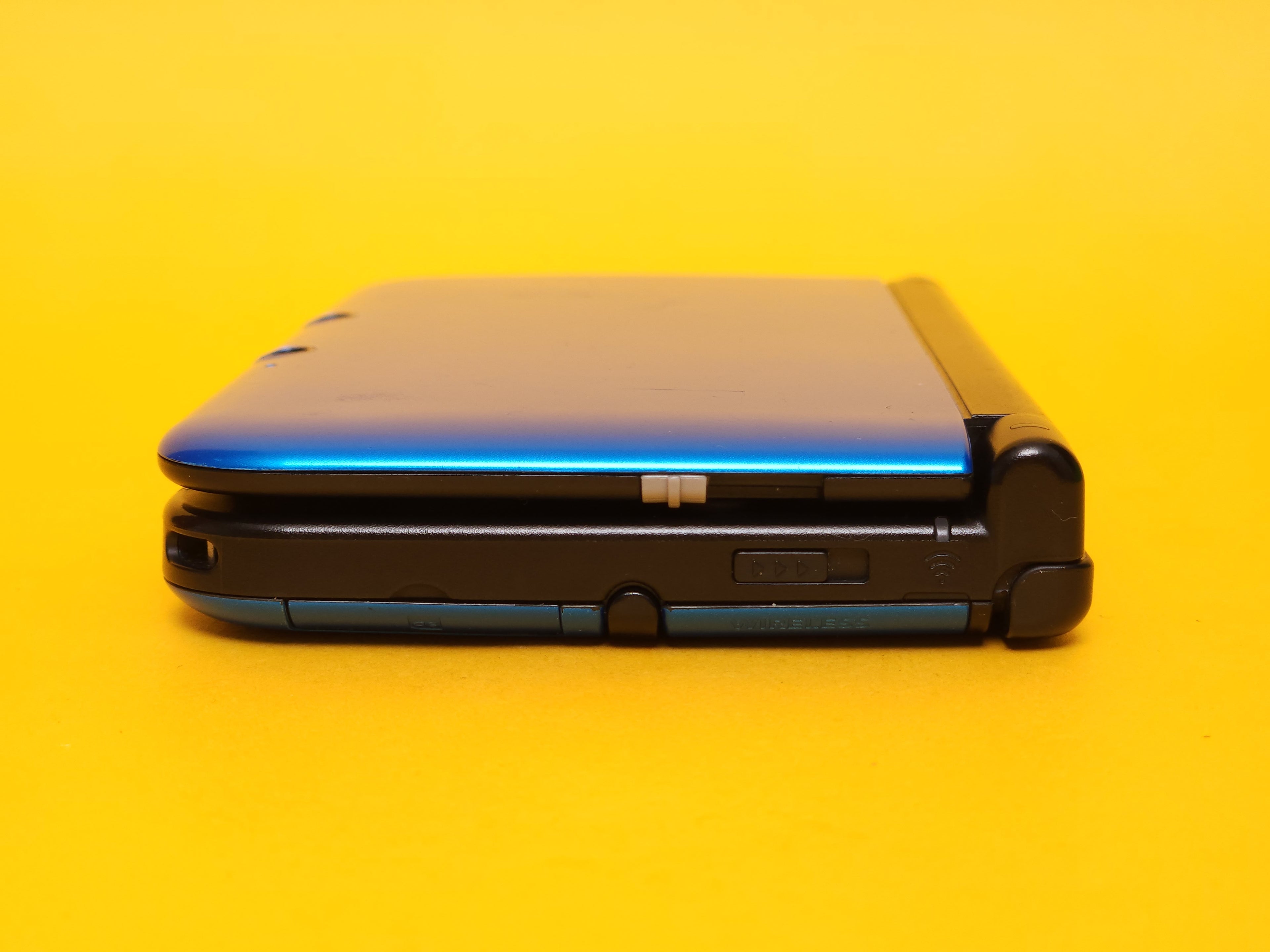 Blue + Black Nintendo 3DS XL Console + Stylus + Power AC Adaptor Cable