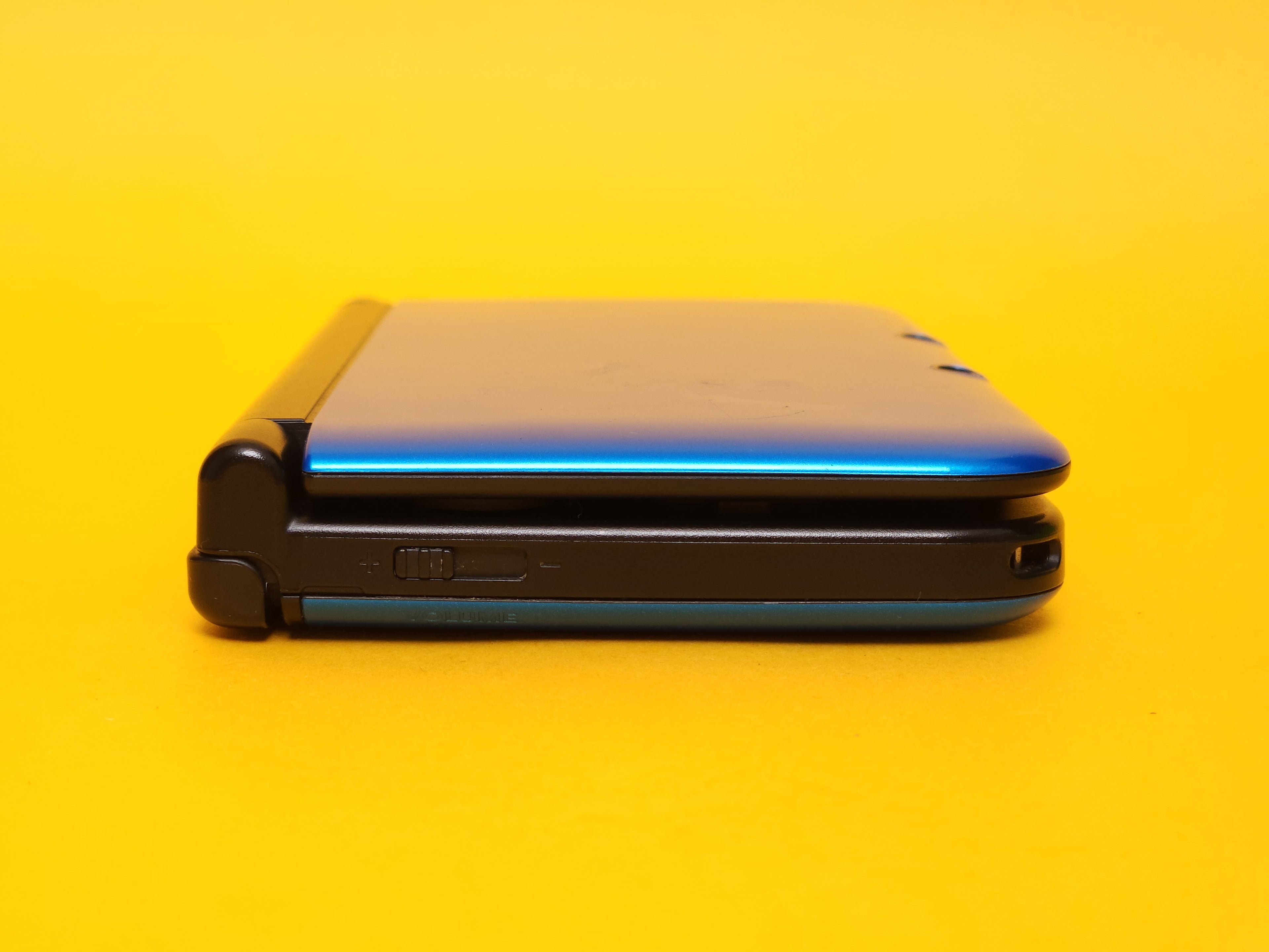 Blue + Black Nintendo 3DS XL Console + Stylus + Power AC Adaptor Cable