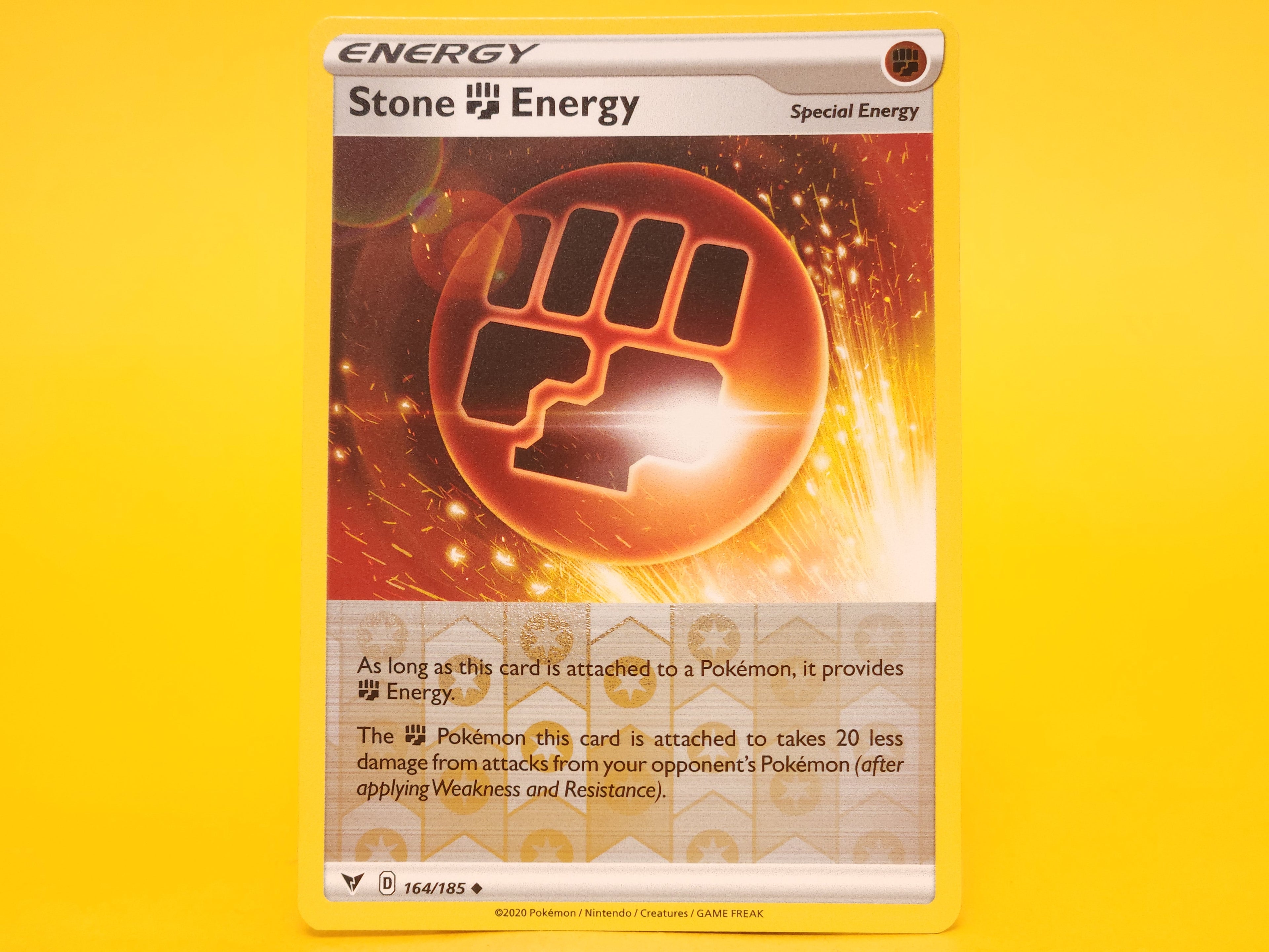 Stone Fighting Energy: 164/185 – 2021 Pokémon Uncommon Reverse Holofoil