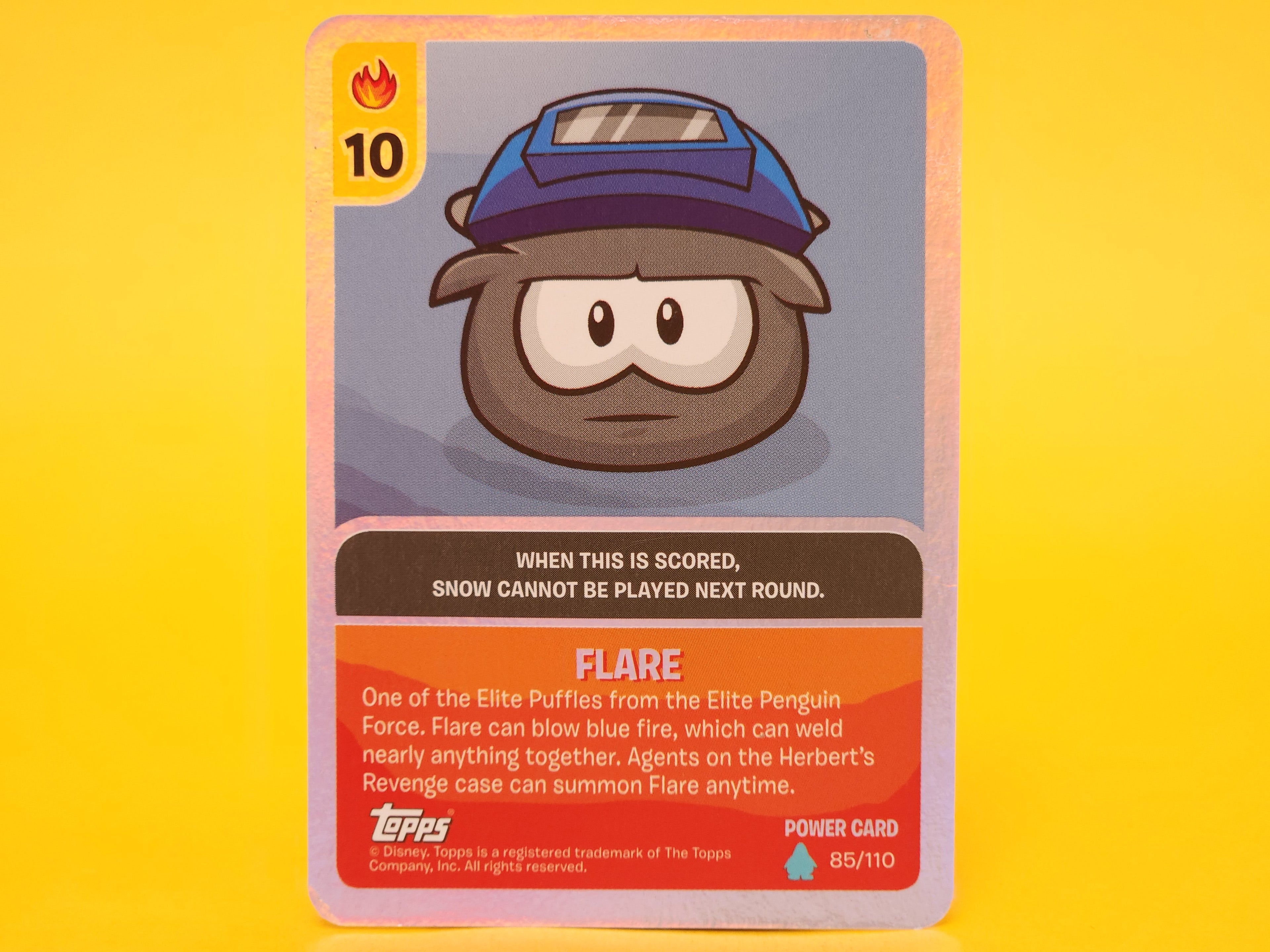 Flare: 85/110 – 2010 Topps Disney Club Penguin Holofoil