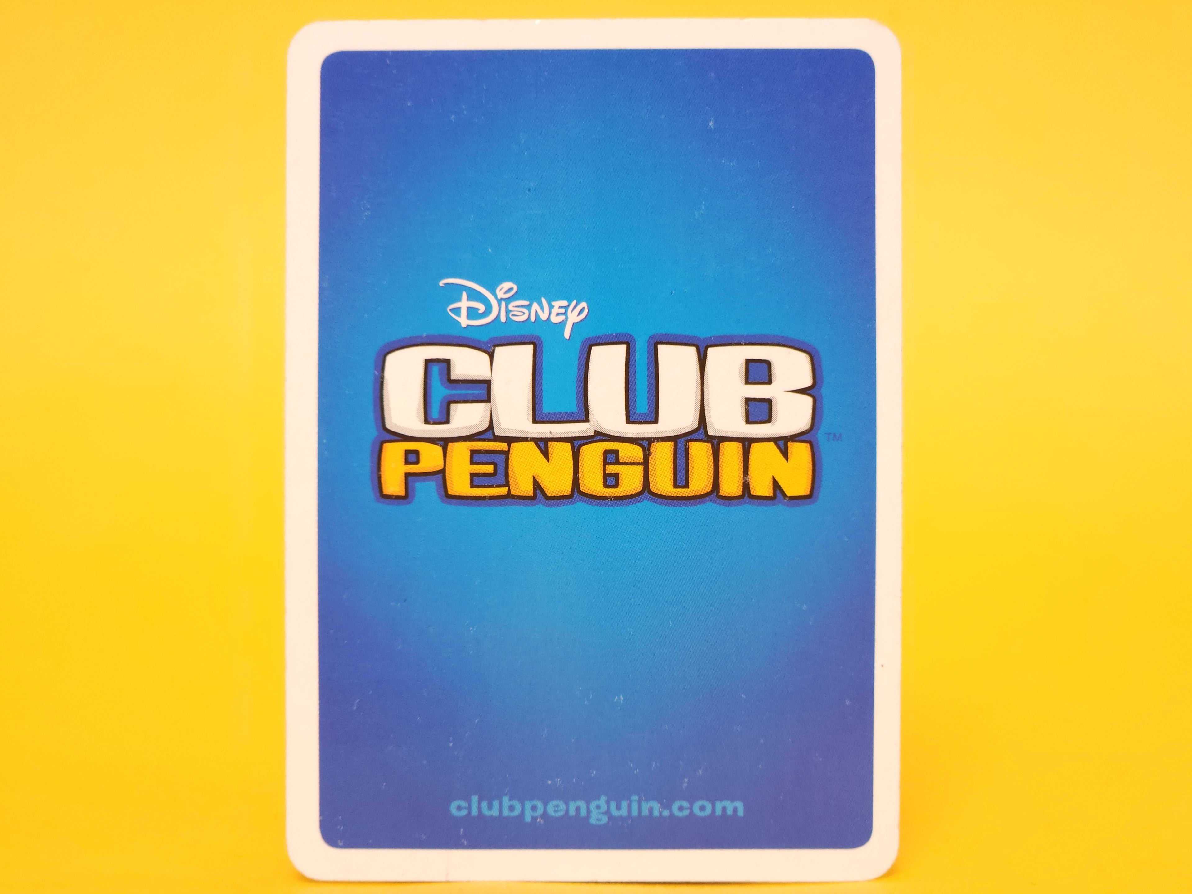 Double Necked Guitar: 76/110 – 2010 Topps Disney Club Penguin Holofoil
