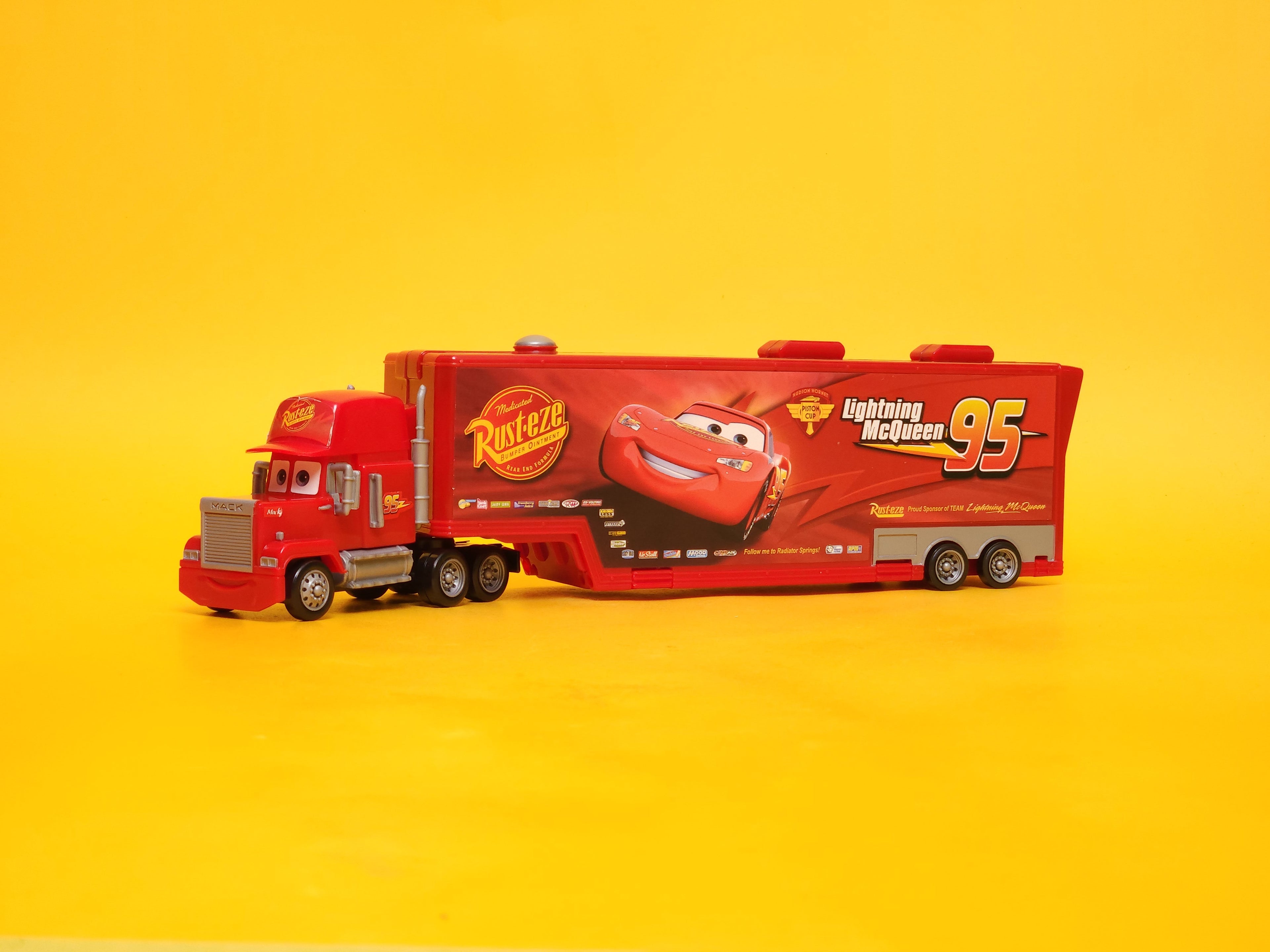 Mack Truck Playset – 2011 Mattel Disney Pixar Cars 2