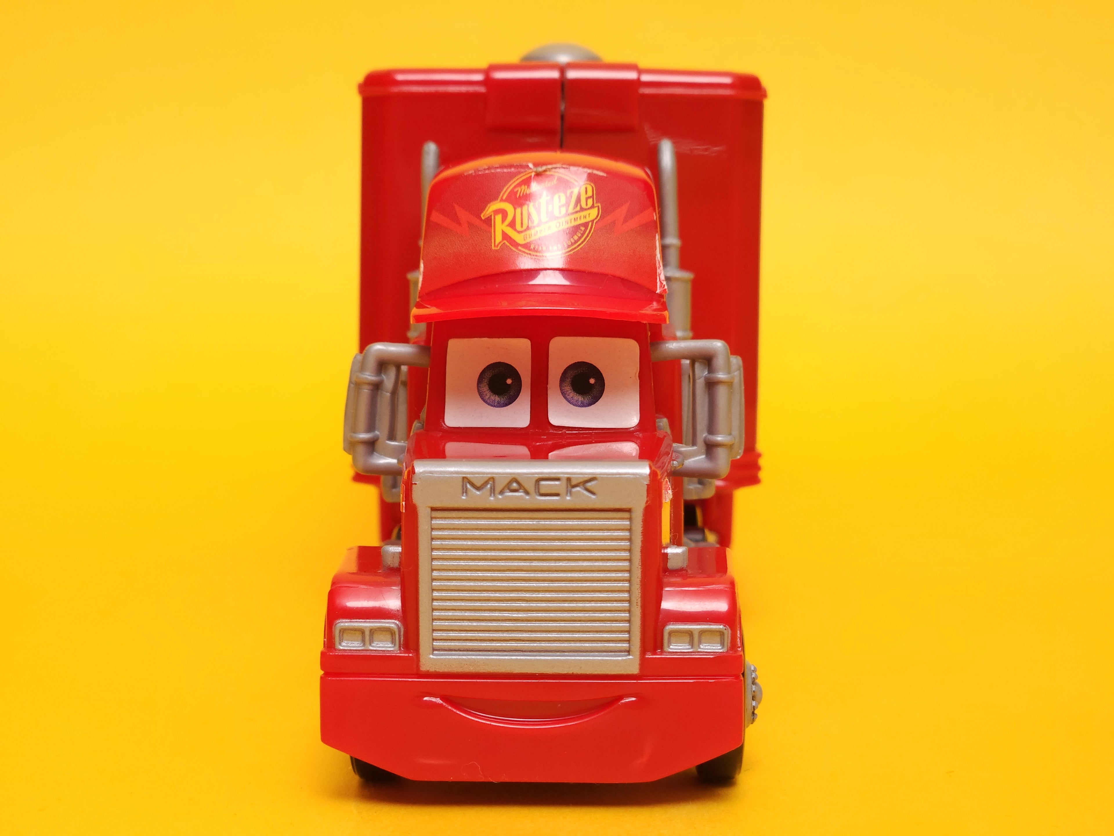 Mack Truck Playset – 2011 Mattel Disney Pixar Cars 2