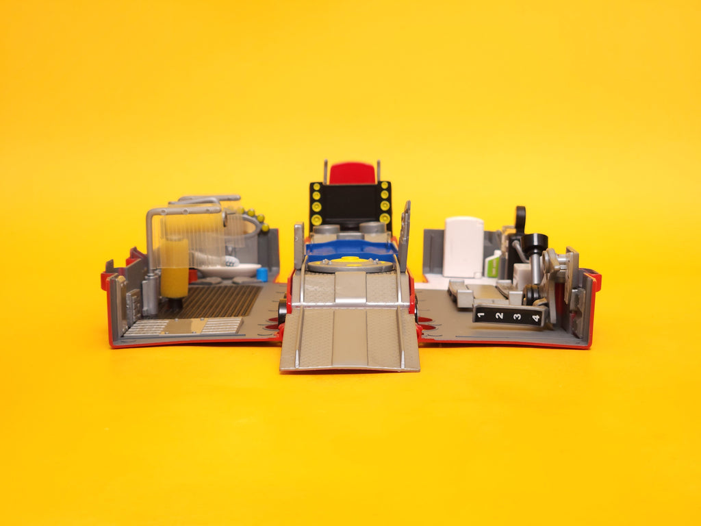 Mack Truck Playset – 2011 Mattel Disney Pixar Cars 2