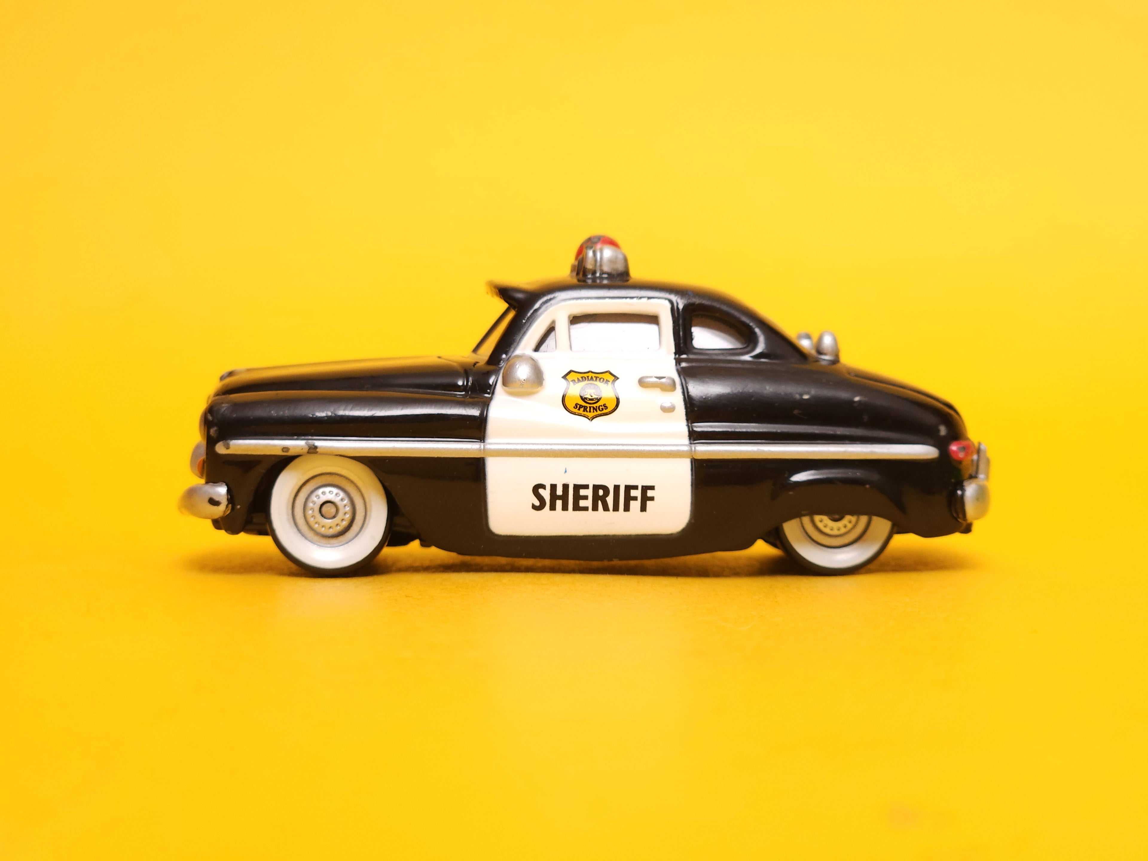 Sheriff (Lenticular Eyes) – 2009 Mattel Disney Pixar Cars