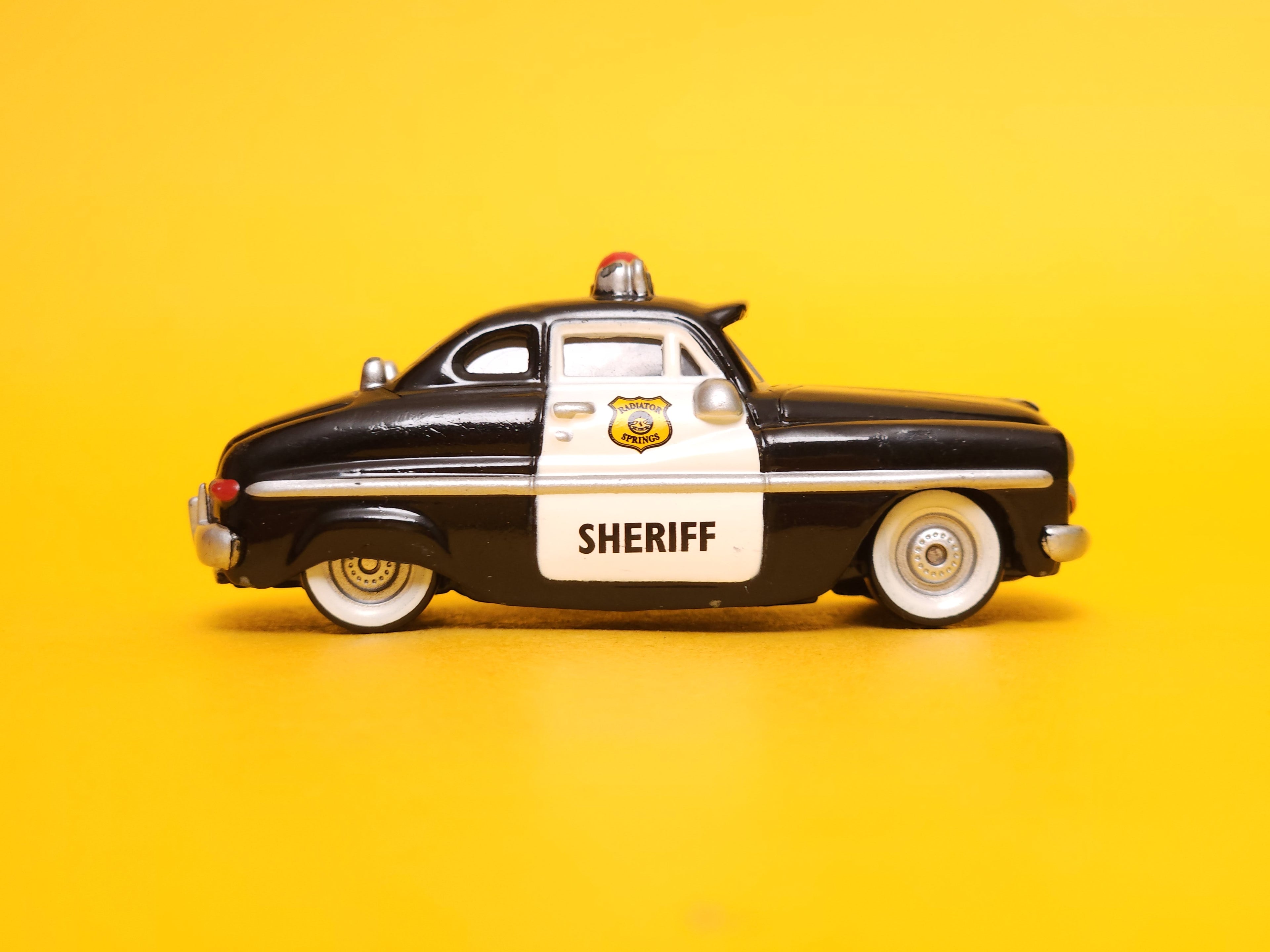 Sheriff (Lenticular Eyes) – 2009 Mattel Disney Pixar Cars