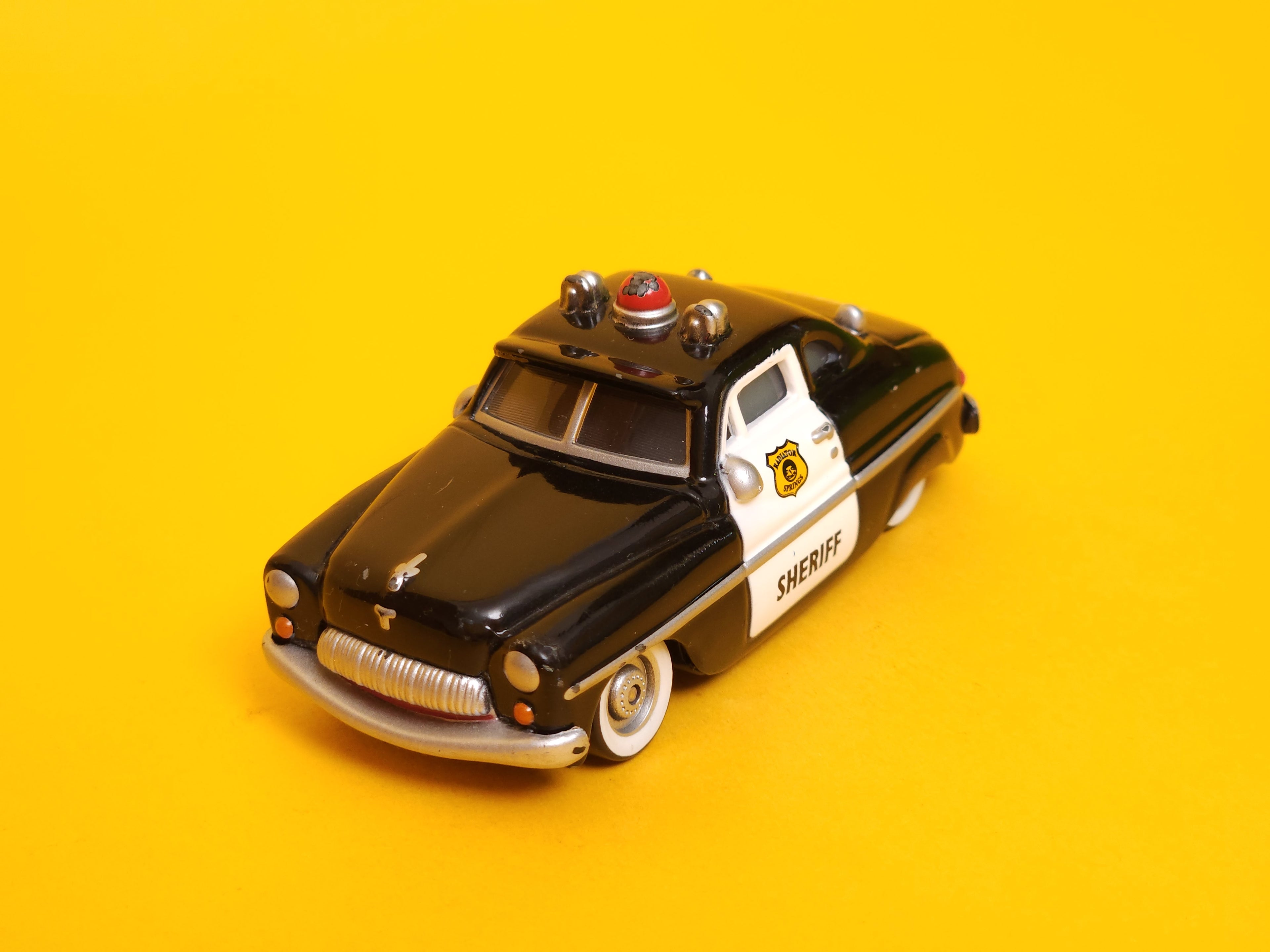 Sheriff (Lenticular Eyes) – 2009 Mattel Disney Pixar Cars
