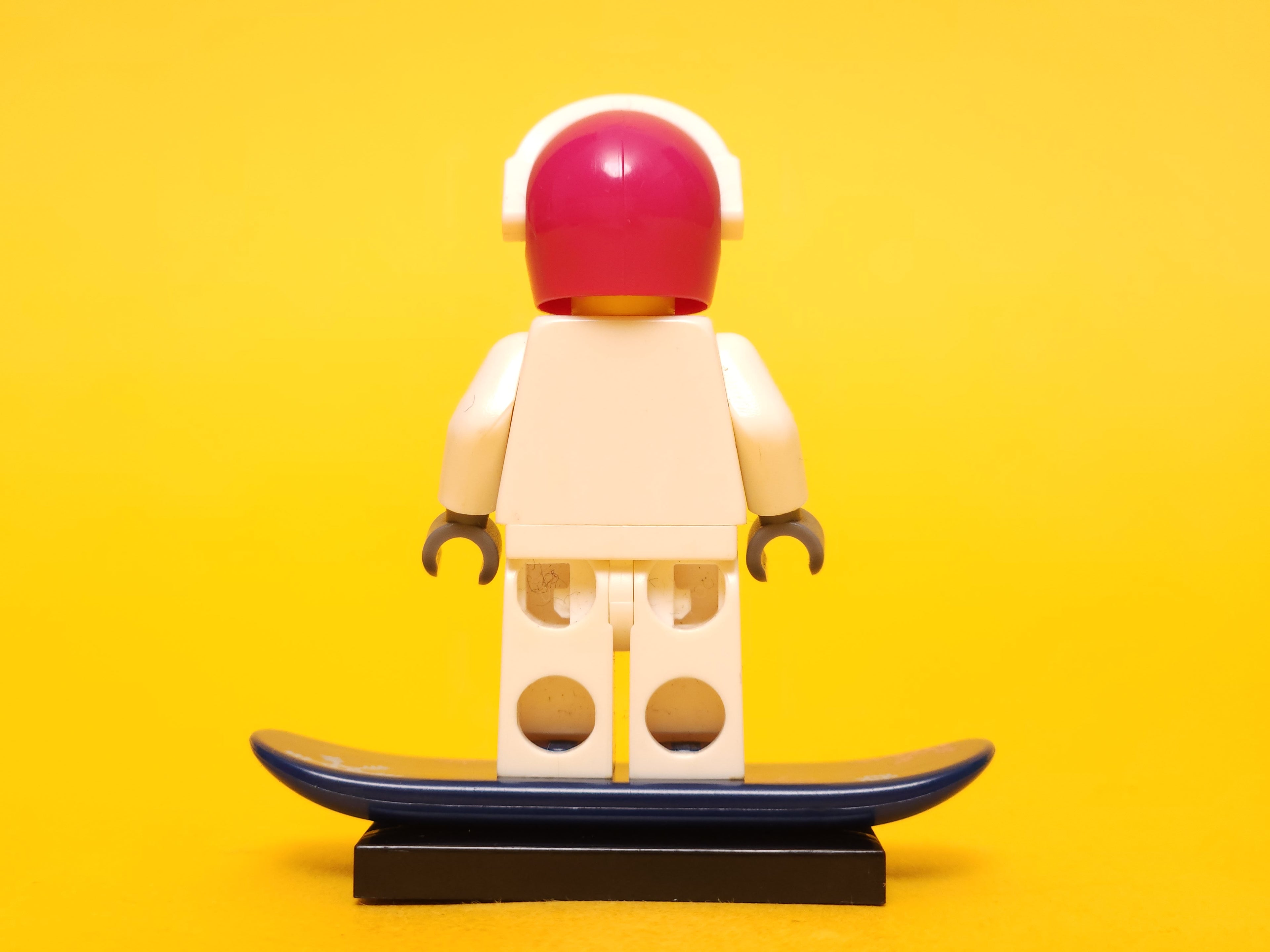 Snowboarder #16 8803 – 2011 LEGO Minifigures: Series 3