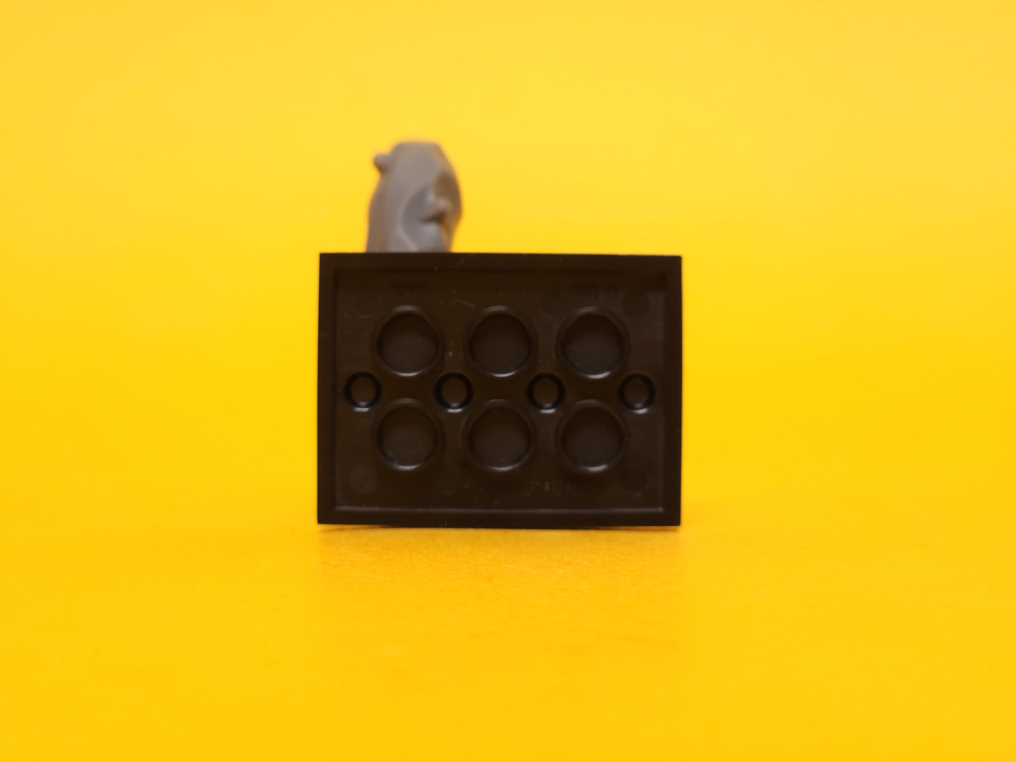 Cyclops #2 71000 – 2013 LEGO Minifigures: Series 9