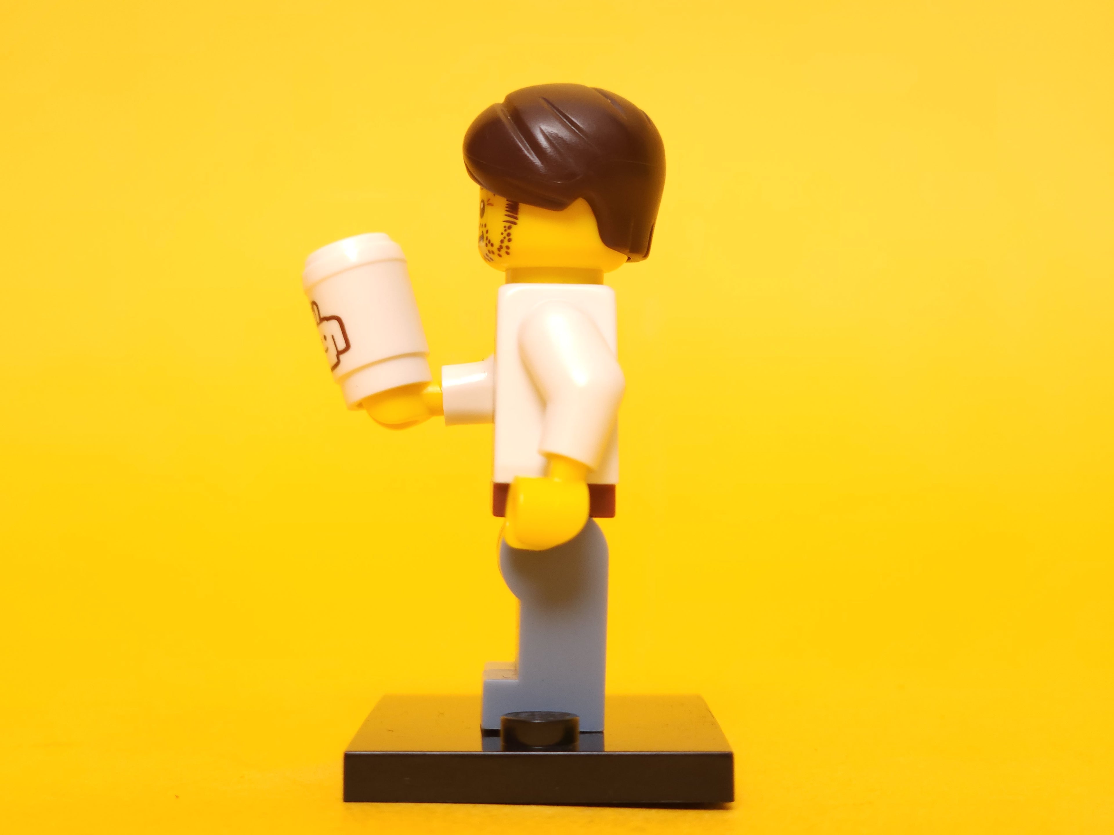 Larry The Barista #10 71004 – 2011 LEGO Minifigures: The LEGO Movie Series