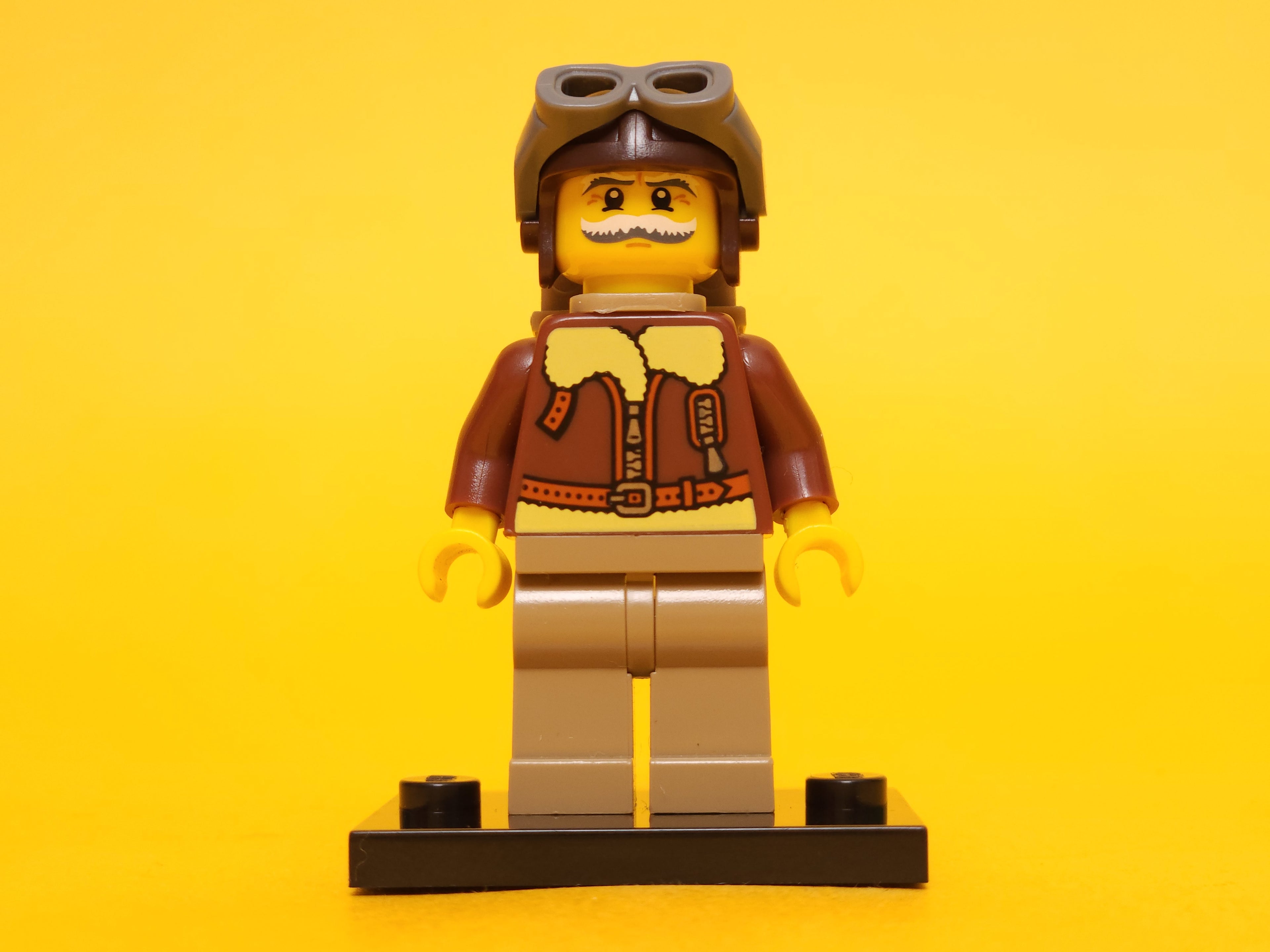 Pilot #2 8831 – 2011 LEGO Minifigures: Series 3