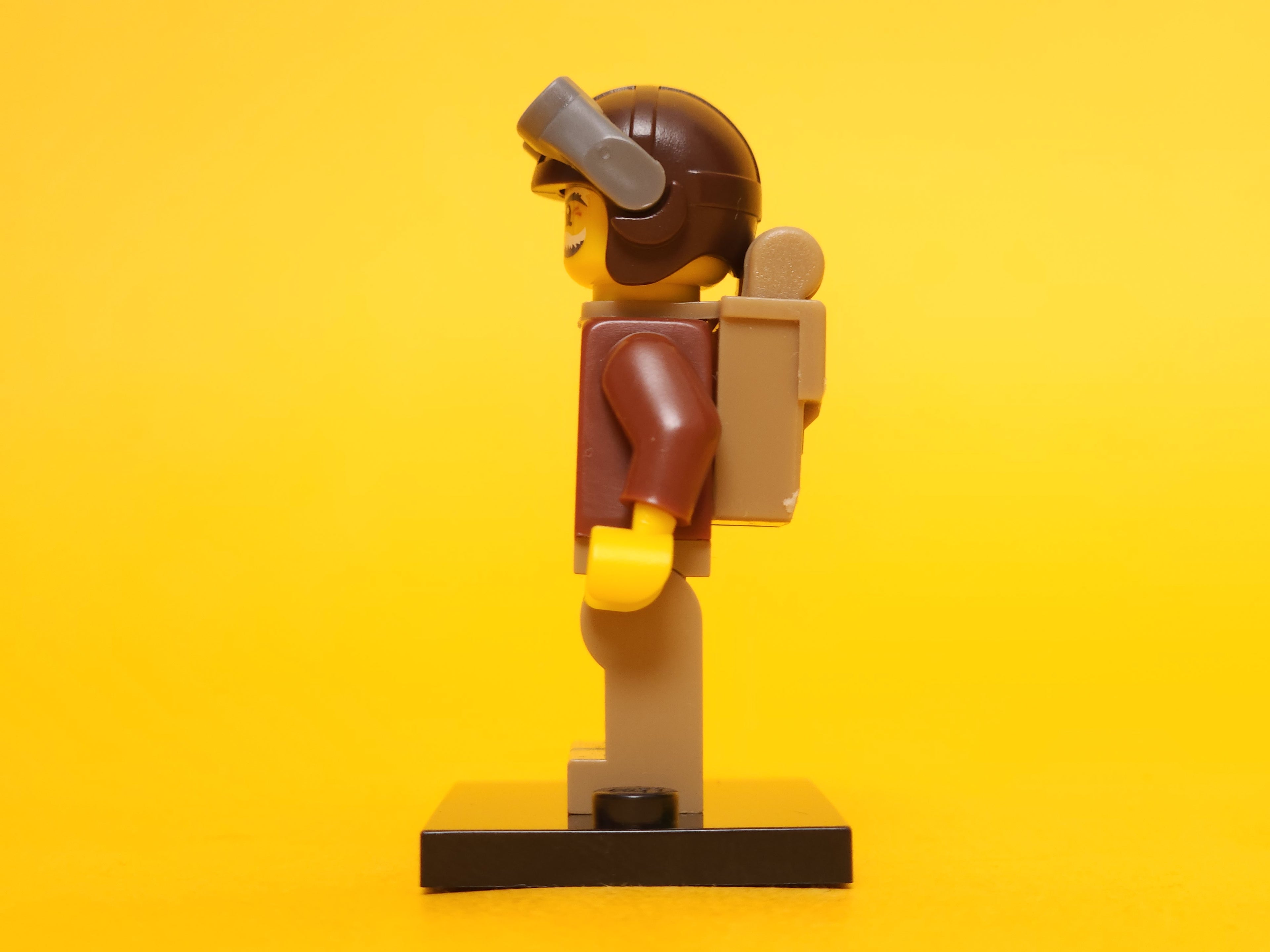 Pilot #2 8831 – 2011 LEGO Minifigures: Series 3