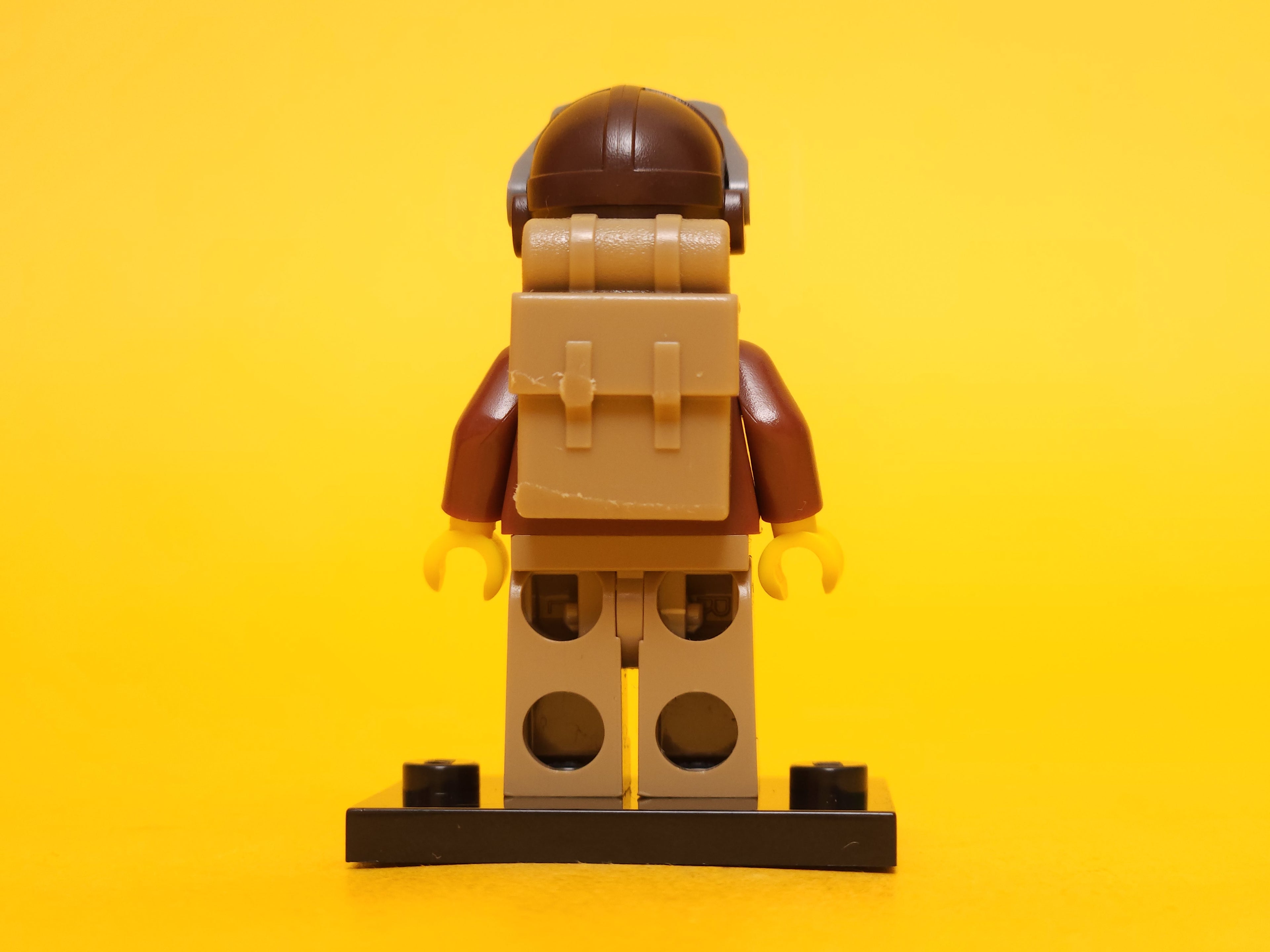 Pilot #2 8831 – 2011 LEGO Minifigures: Series 3
