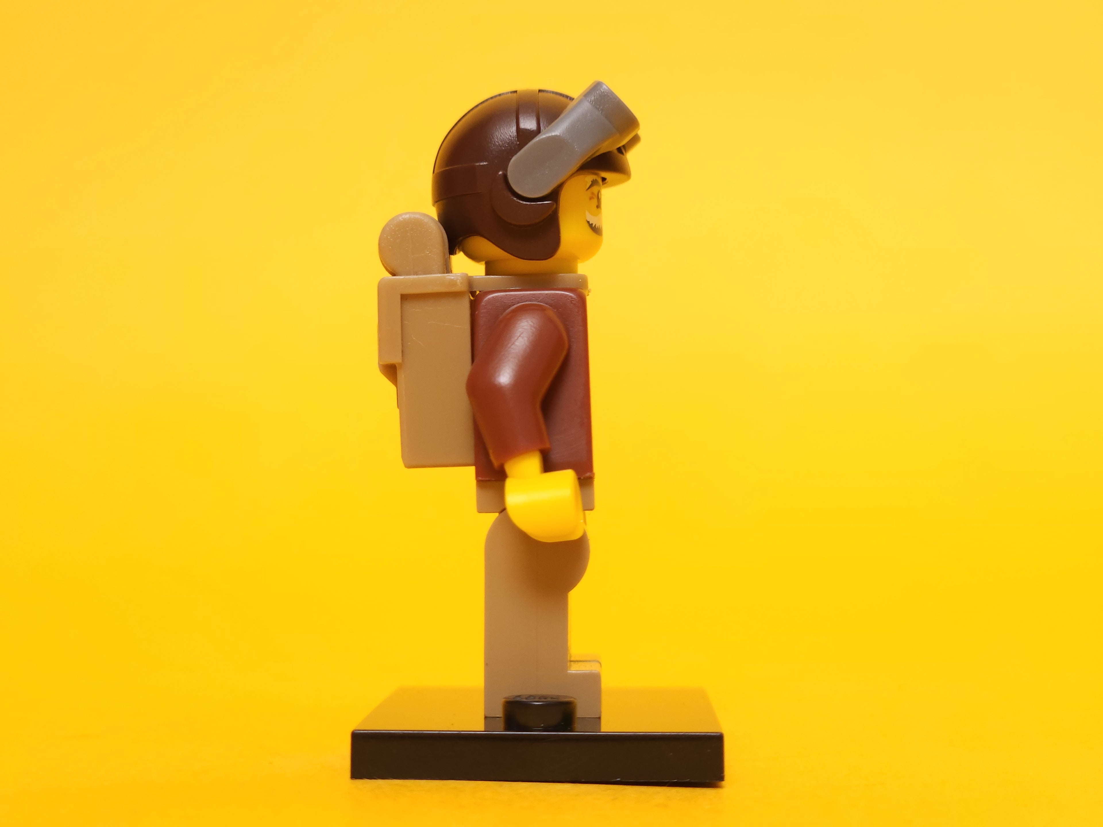 Pilot #2 8831 – 2011 LEGO Minifigures: Series 3