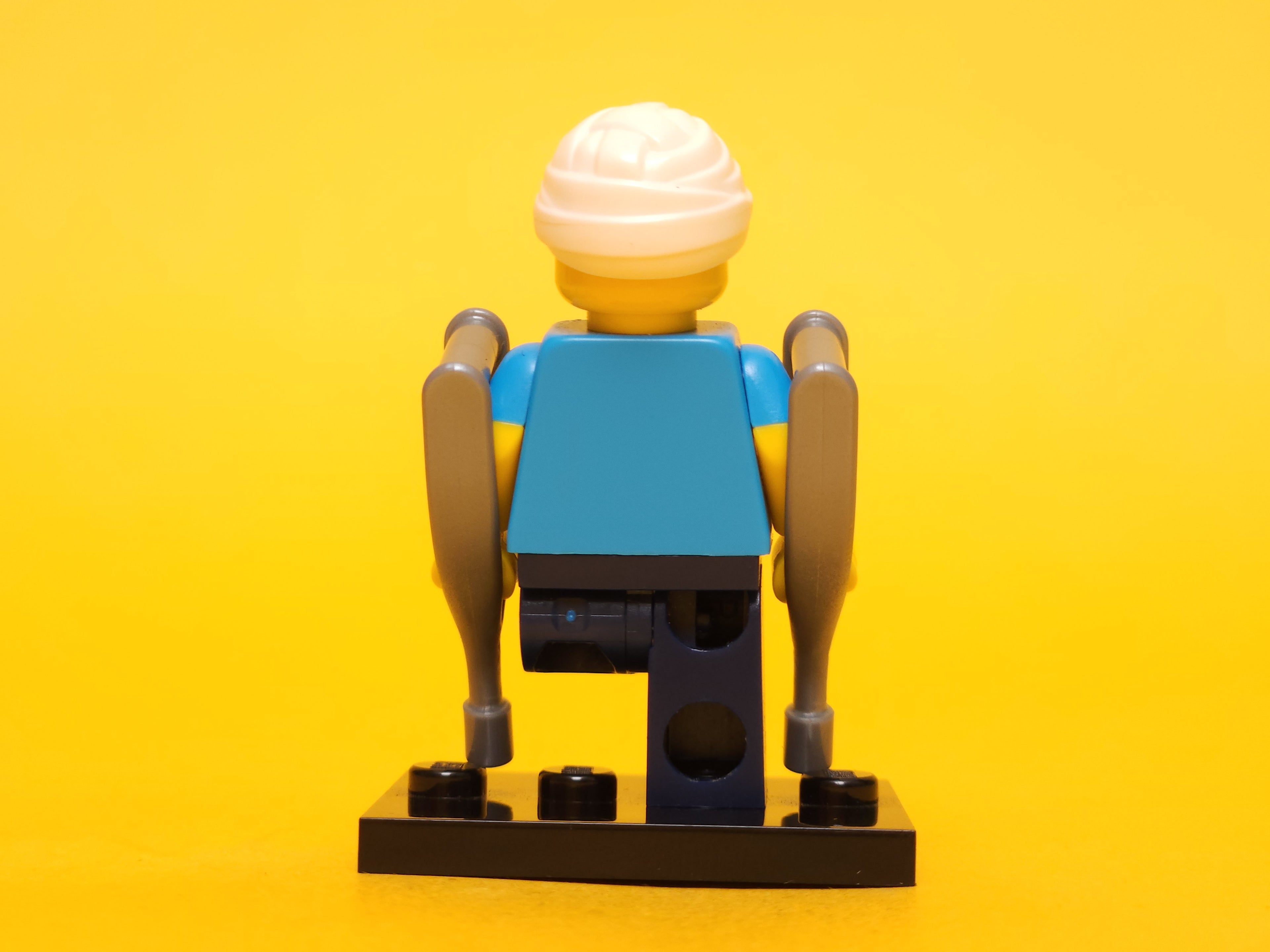 Clumsy Guy #4 71011 – 2016 LEGO Minifigures: Series 15