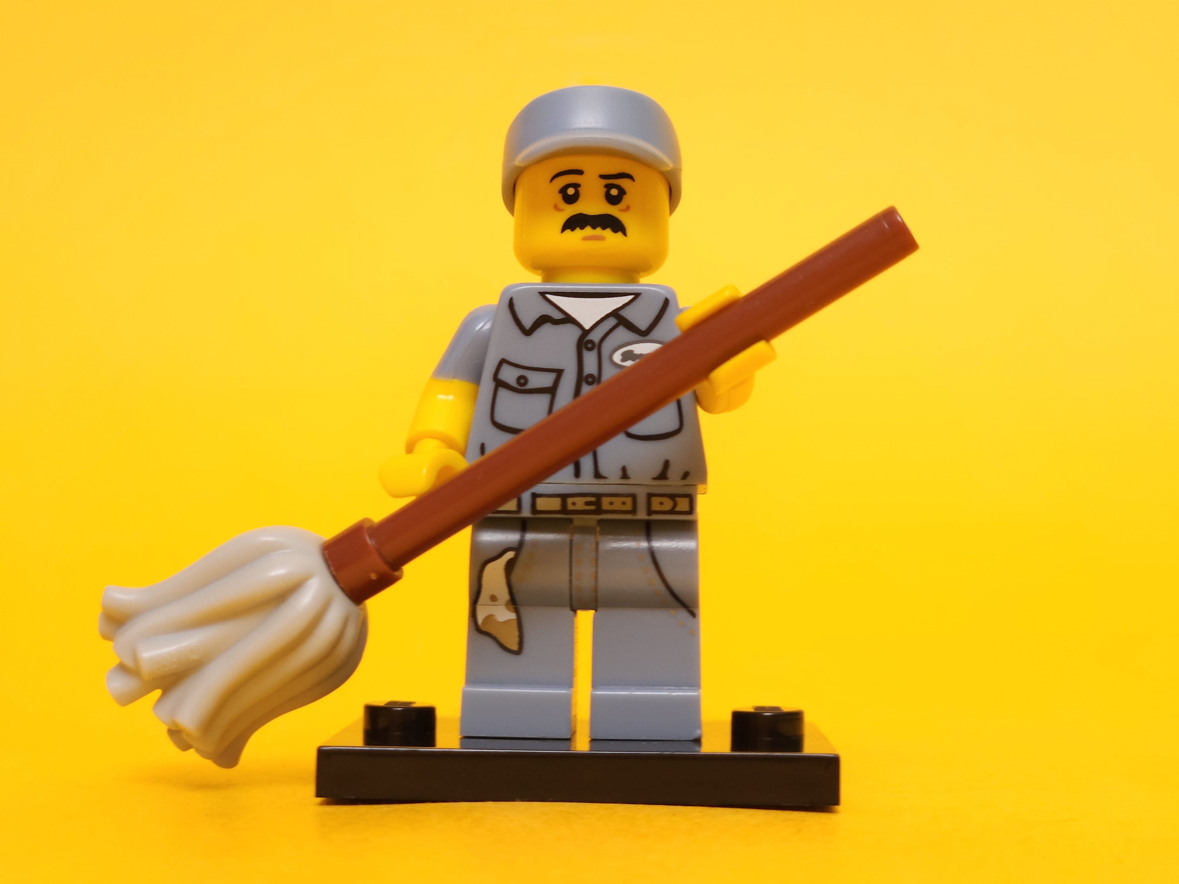 Janitor #9 71011 – 2016 LEGO Minifigures: Series 15