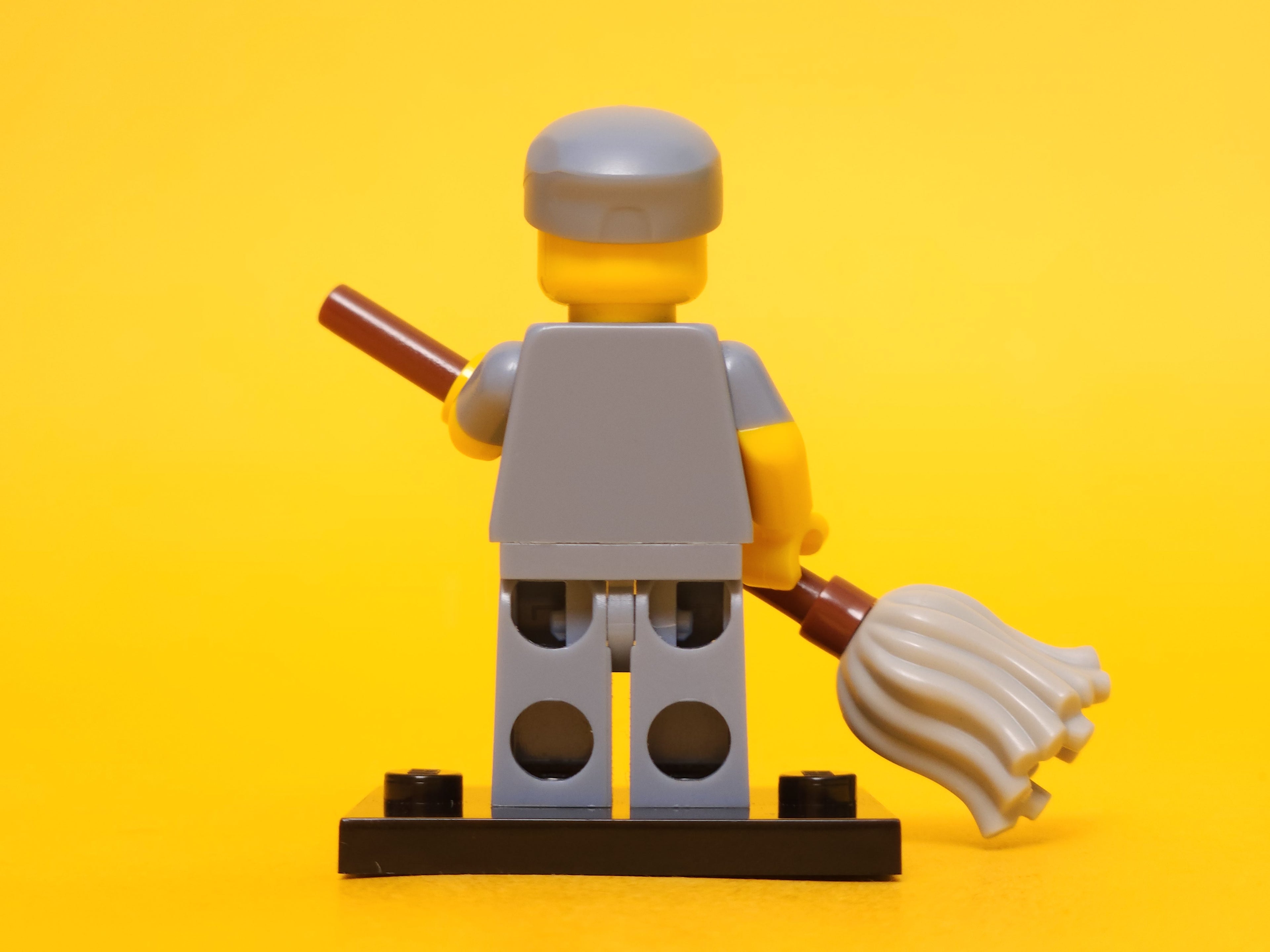 Janitor #9 71011 – 2016 LEGO Minifigures: Series 15