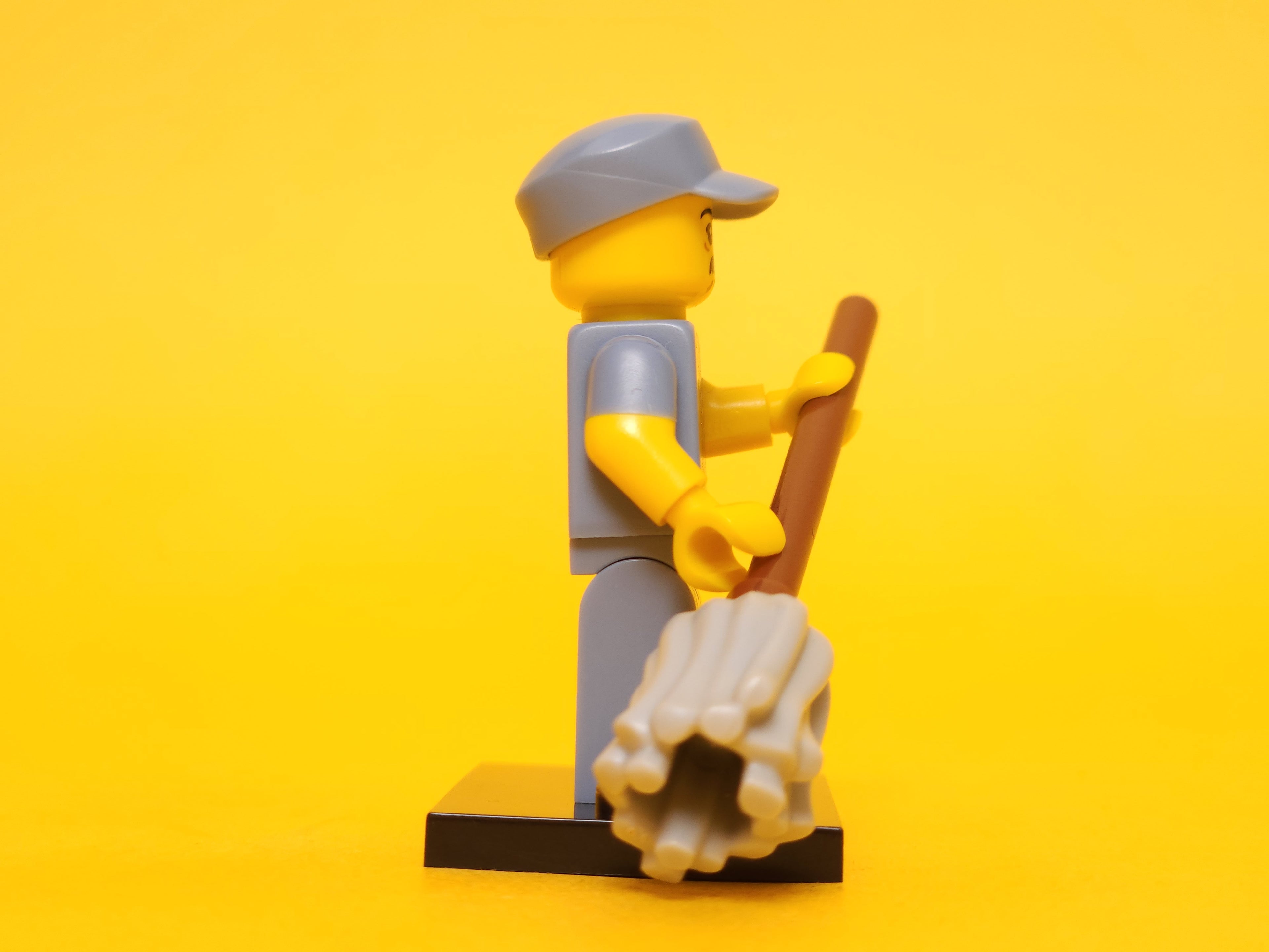 Janitor #9 71011 – 2016 LEGO Minifigures: Series 15