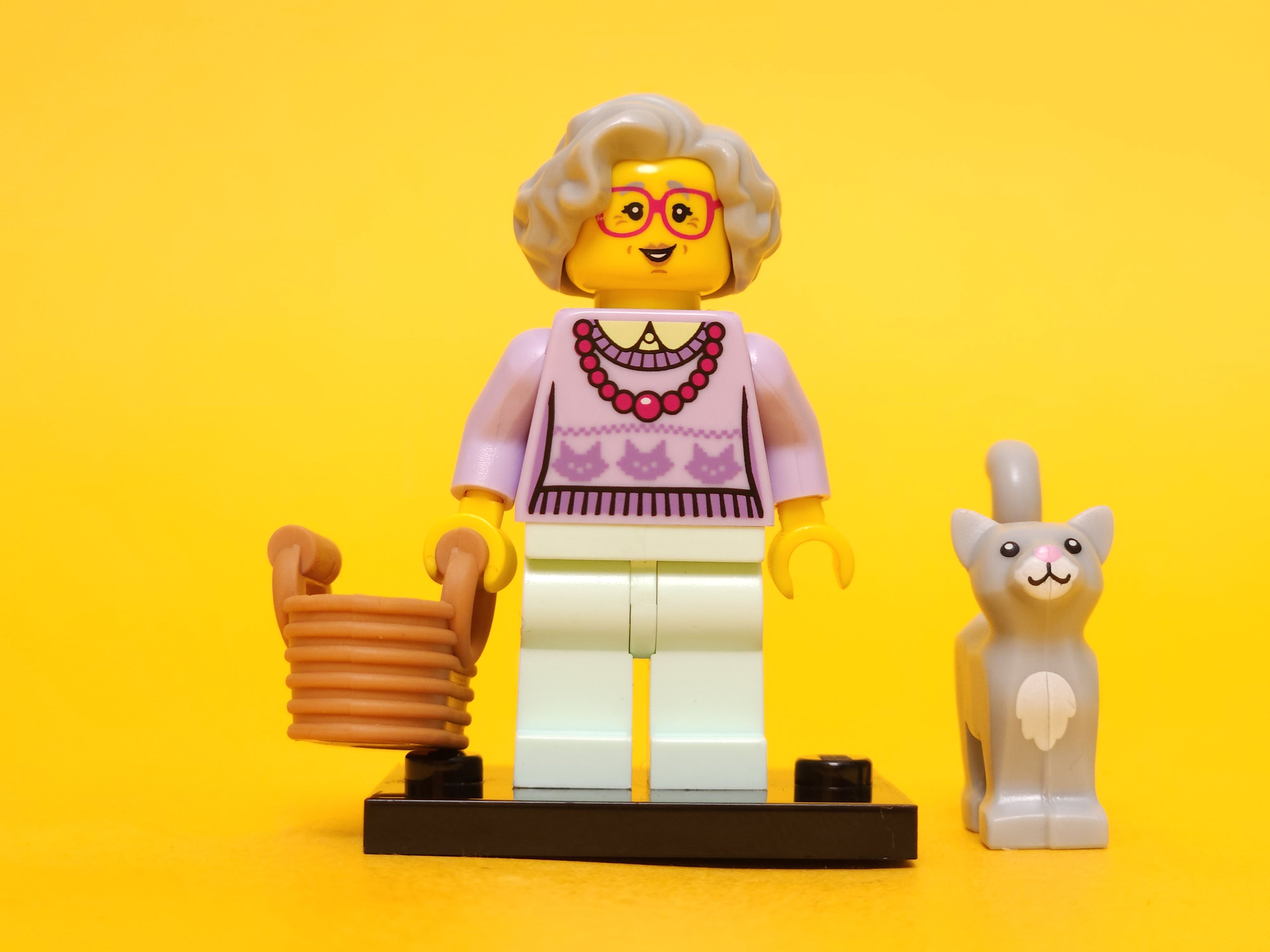 Grandma #14 71002 – 2013 LEGO Minifigures: Series 11