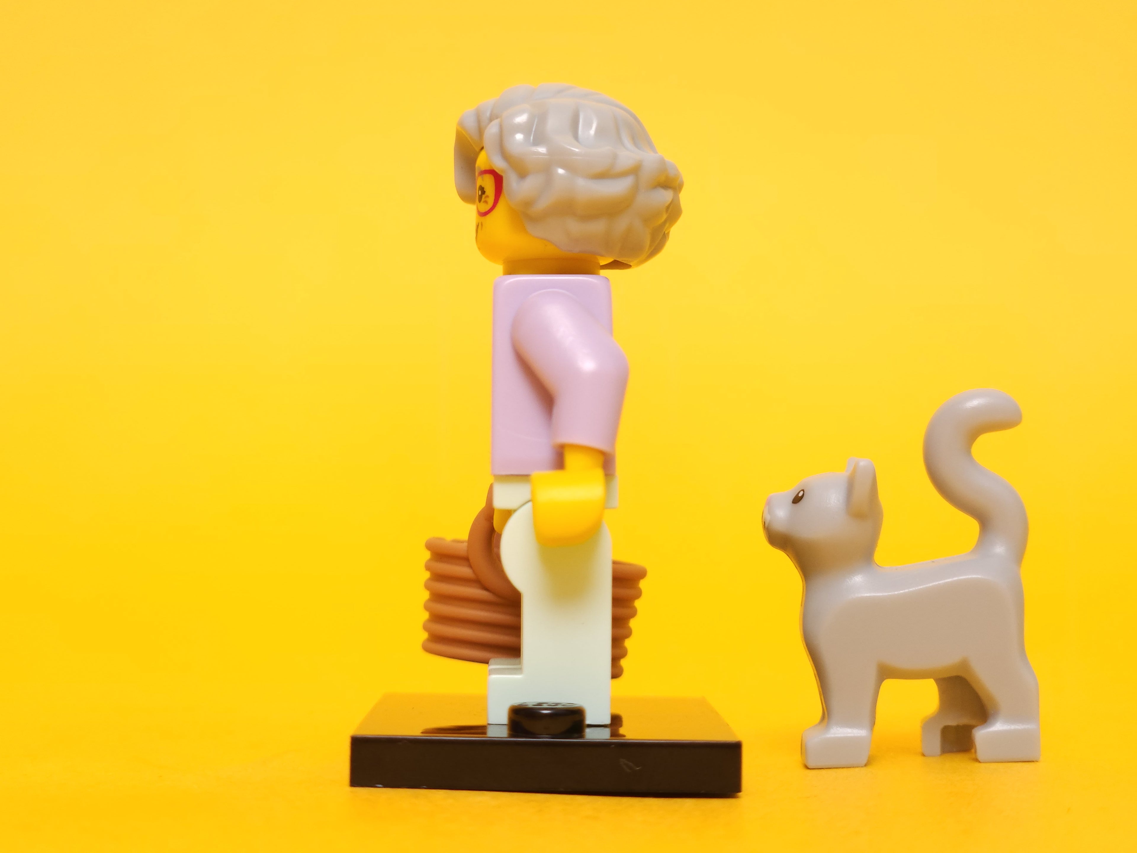 Grandma #14 71002 – 2013 LEGO Minifigures: Series 11