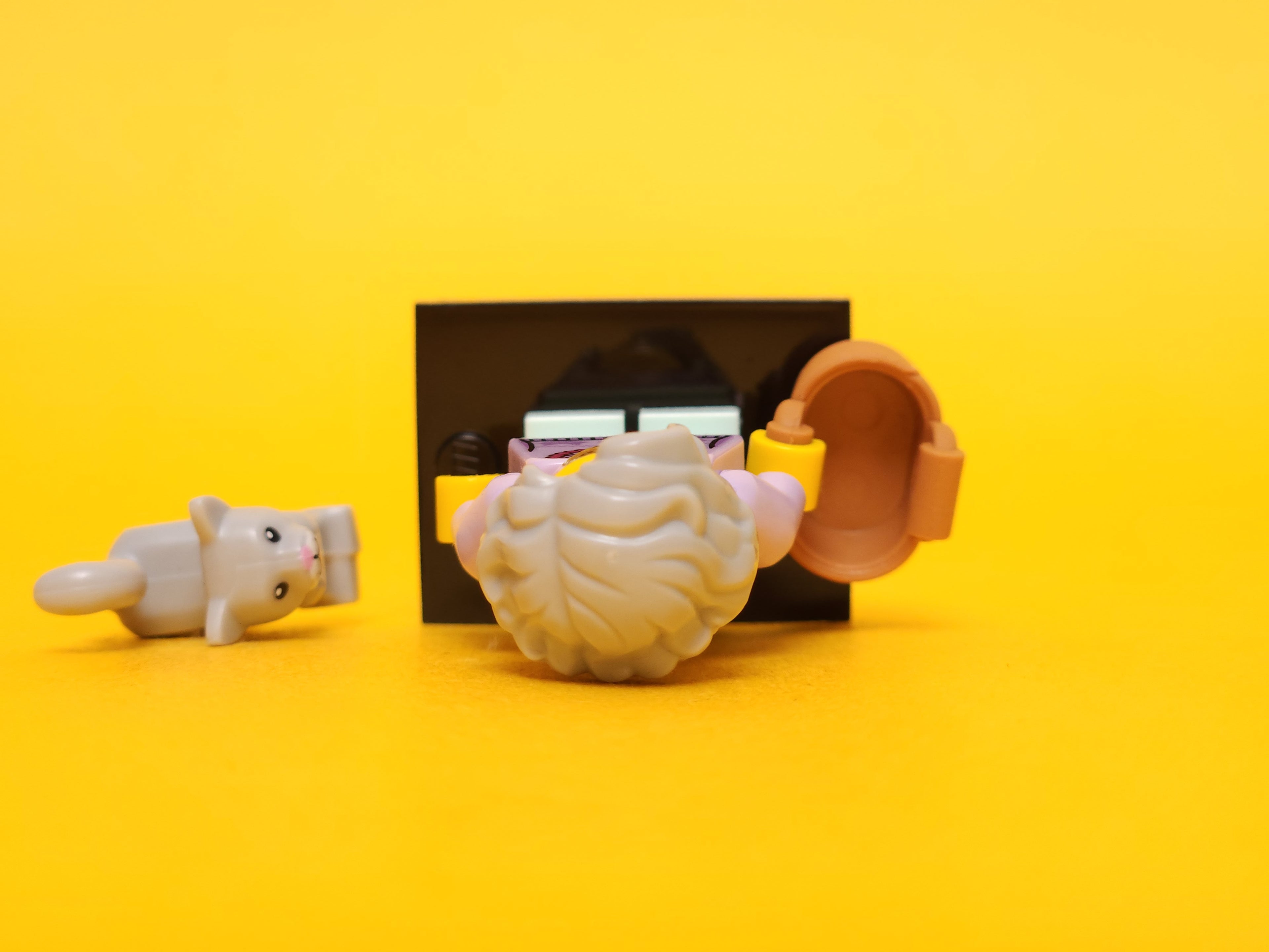 Grandma #14 71002 – 2013 LEGO Minifigures: Series 11