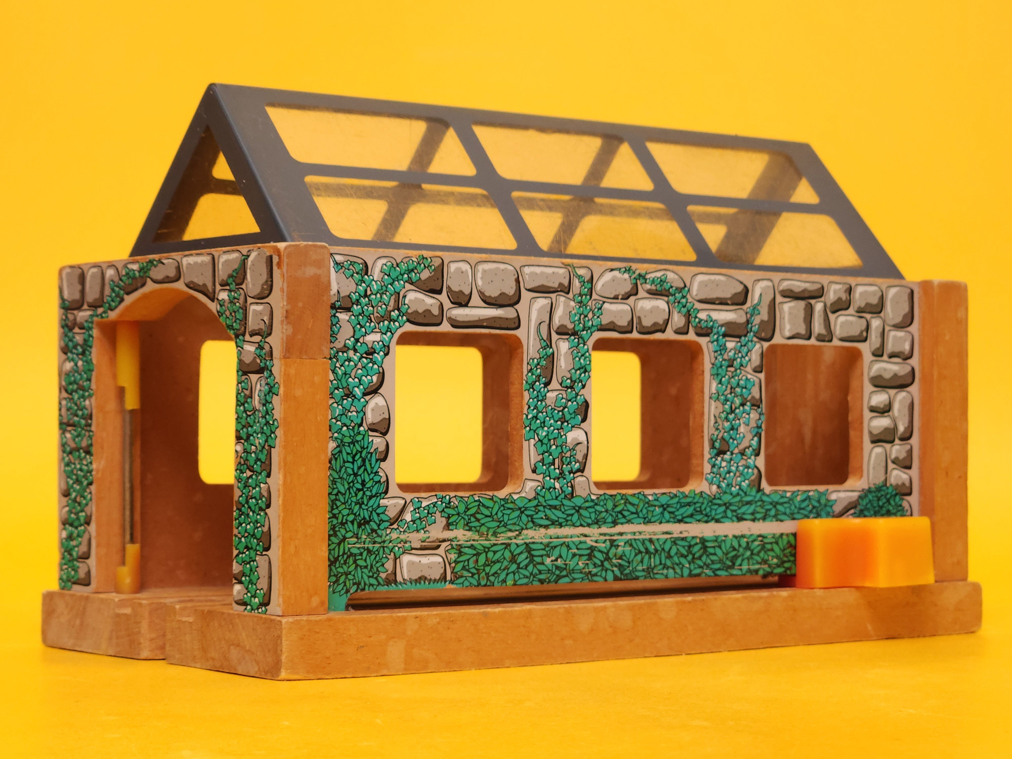Useful Engine Shed – Thomas & Friends: Wooden Railway