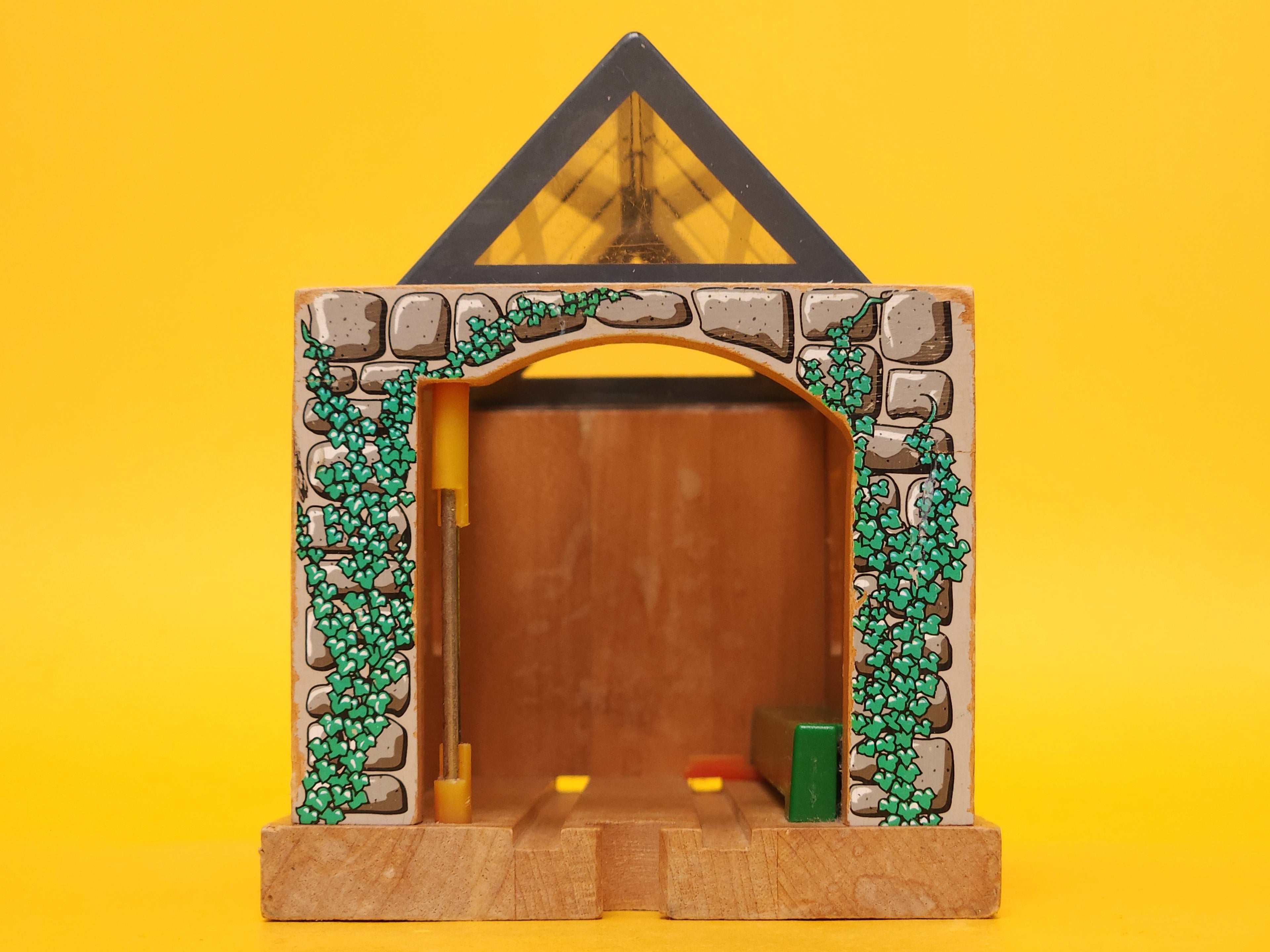 Useful Engine Shed – Thomas & Friends: Wooden Railway