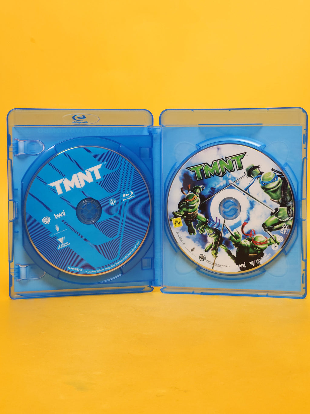 TMNT (Teenage Mutant Ninja Turtles)  – Blu-ray + DVD Combo