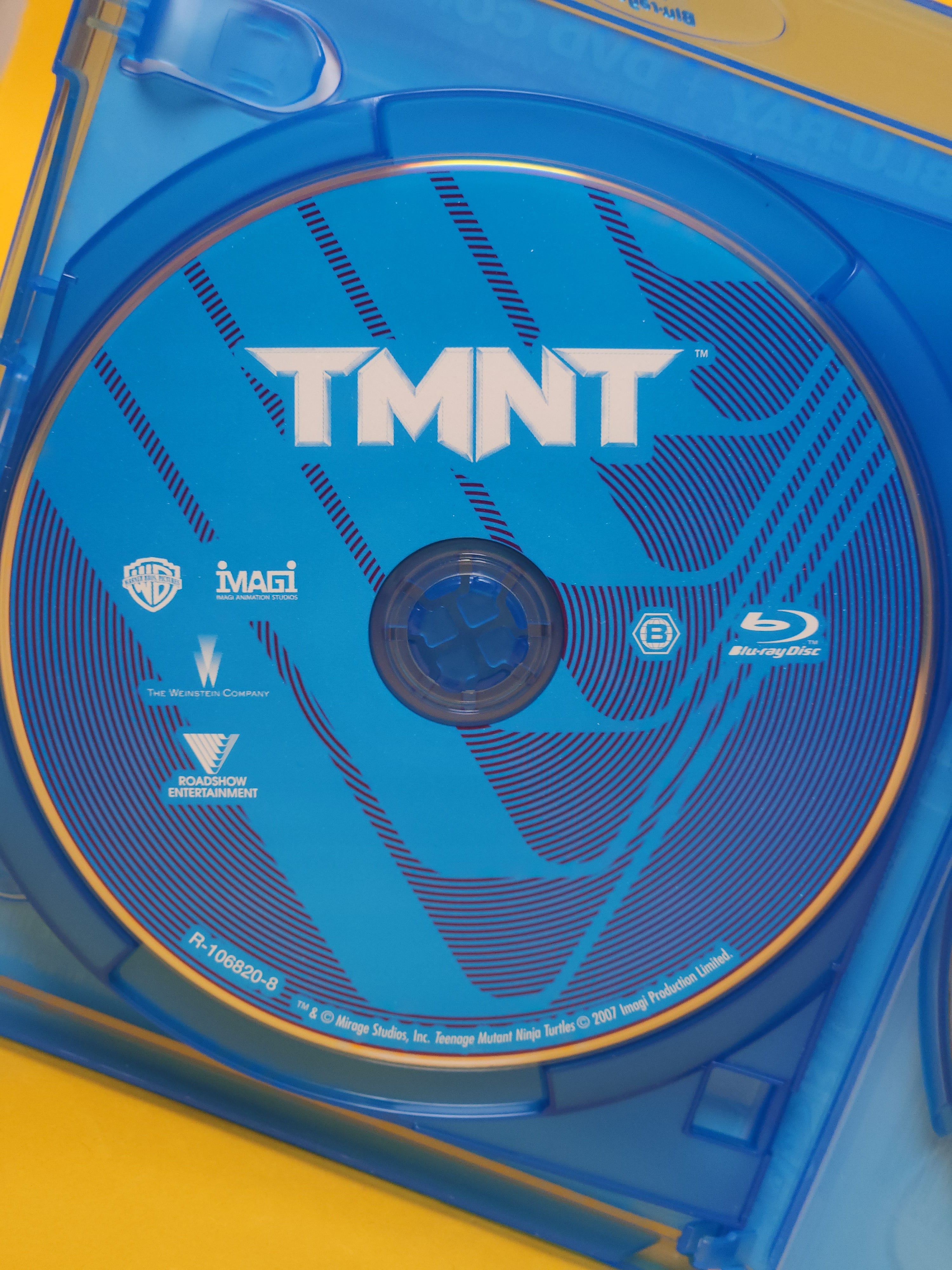 TMNT (Teenage Mutant Ninja Turtles)  – Blu-ray + DVD Combo