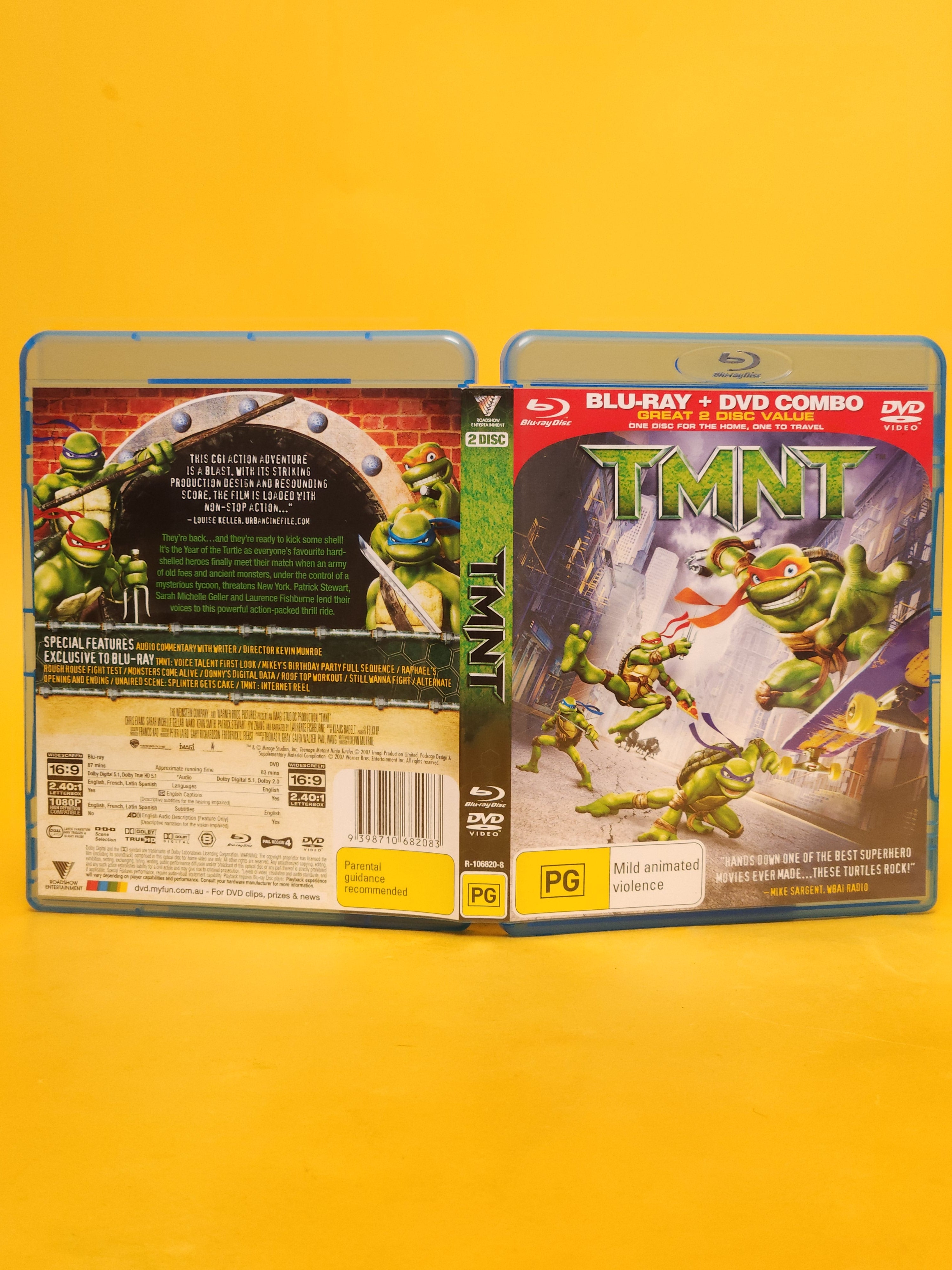 TMNT (Teenage Mutant Ninja Turtles)  – Blu-ray + DVD Combo