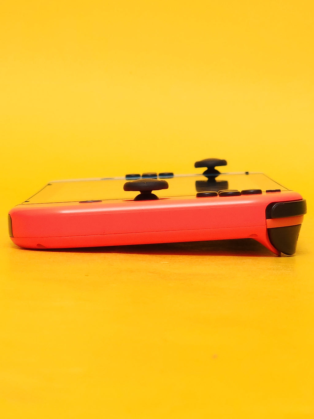 Nintendo Switch V2 – Neon Blue / Neon Red