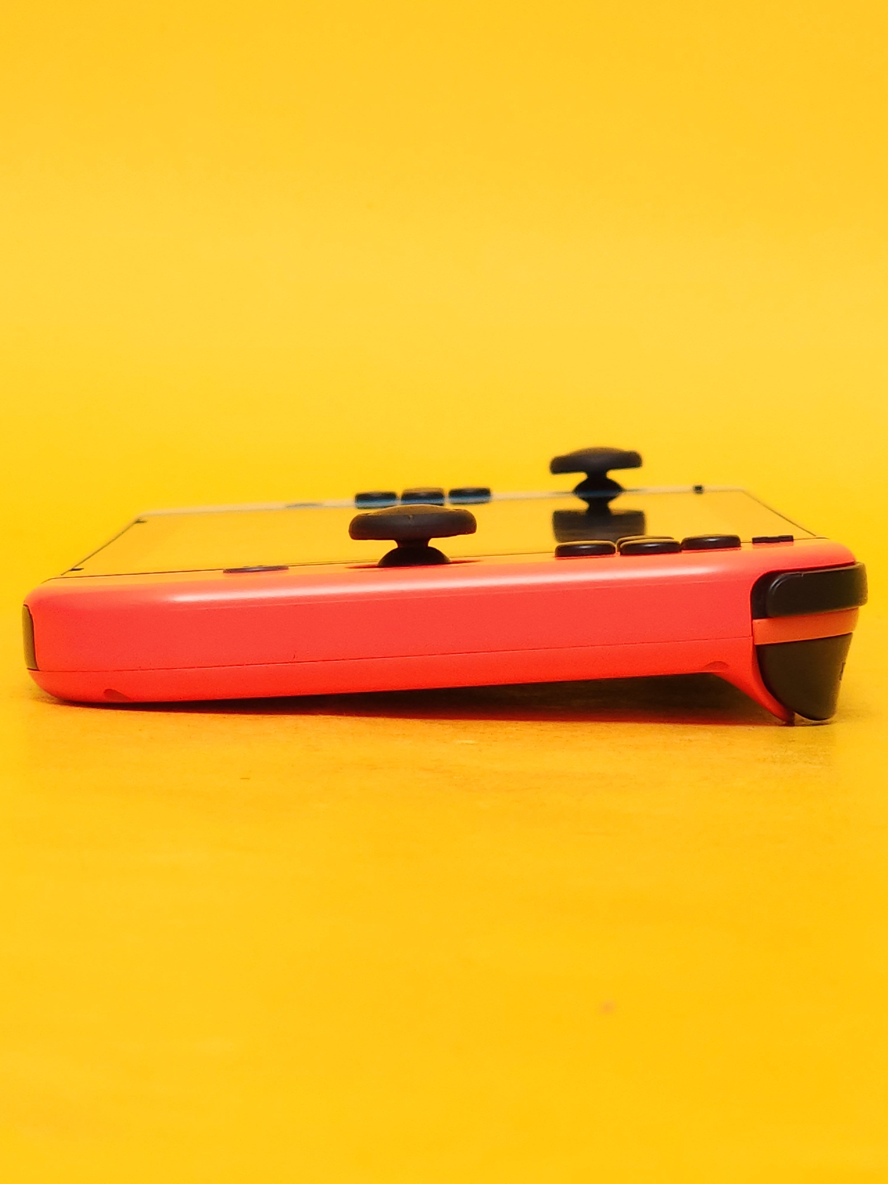 Nintendo Switch V2 – Neon Blue / Neon Red
