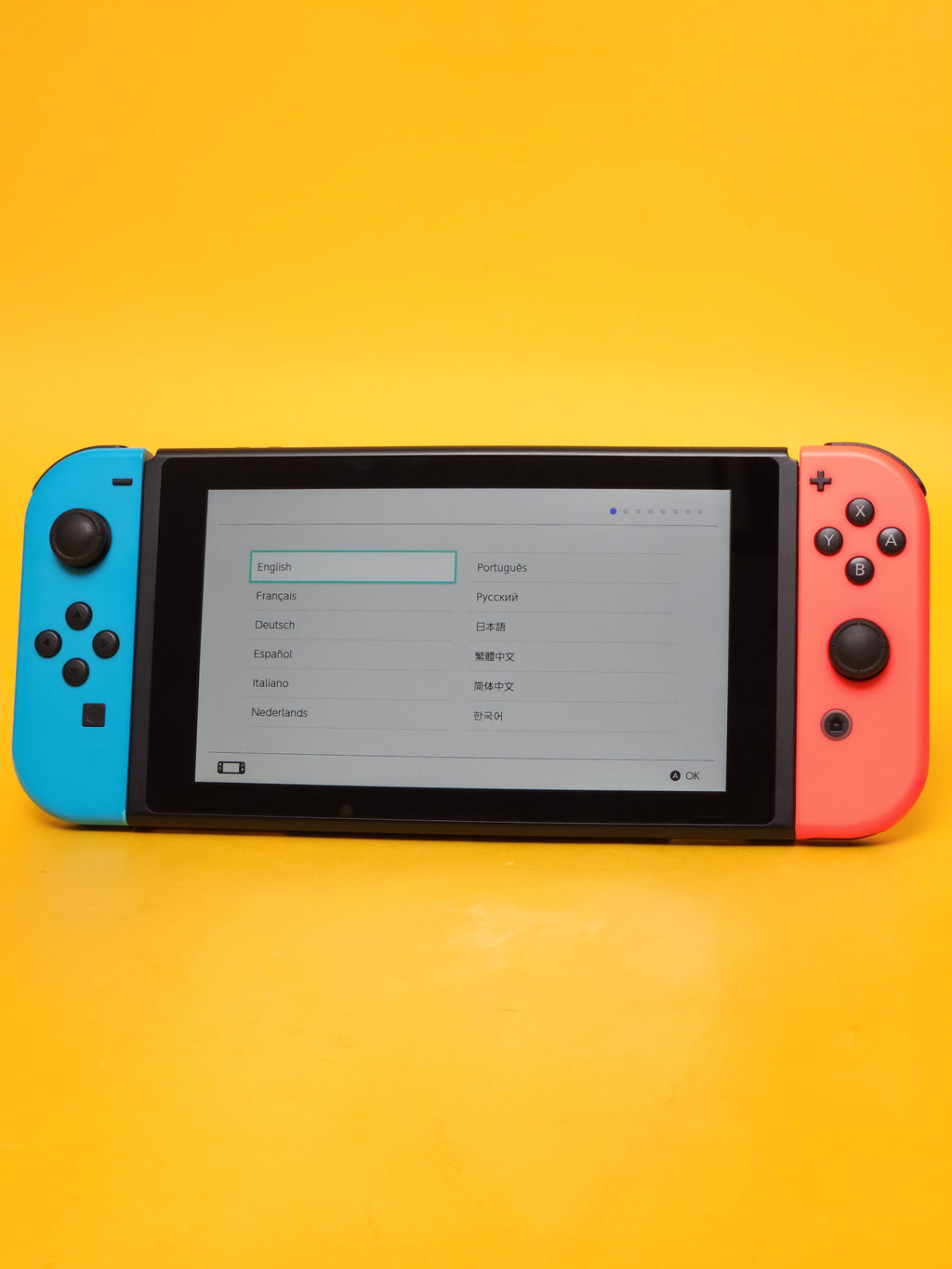 Nintendo Switch V2 – Neon Blue / Neon Red
