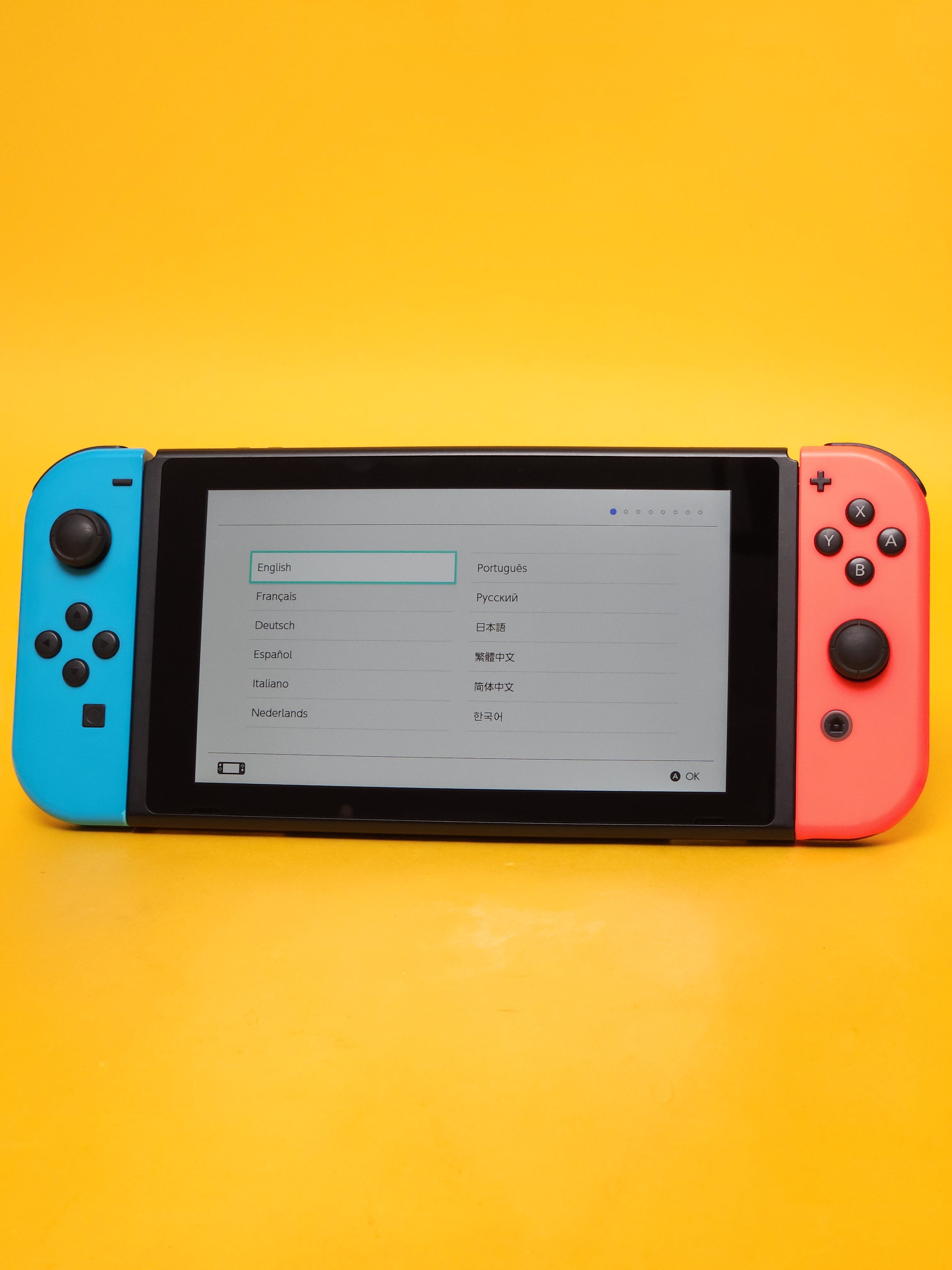Nintendo Switch V2 – Neon Blue / Neon Red