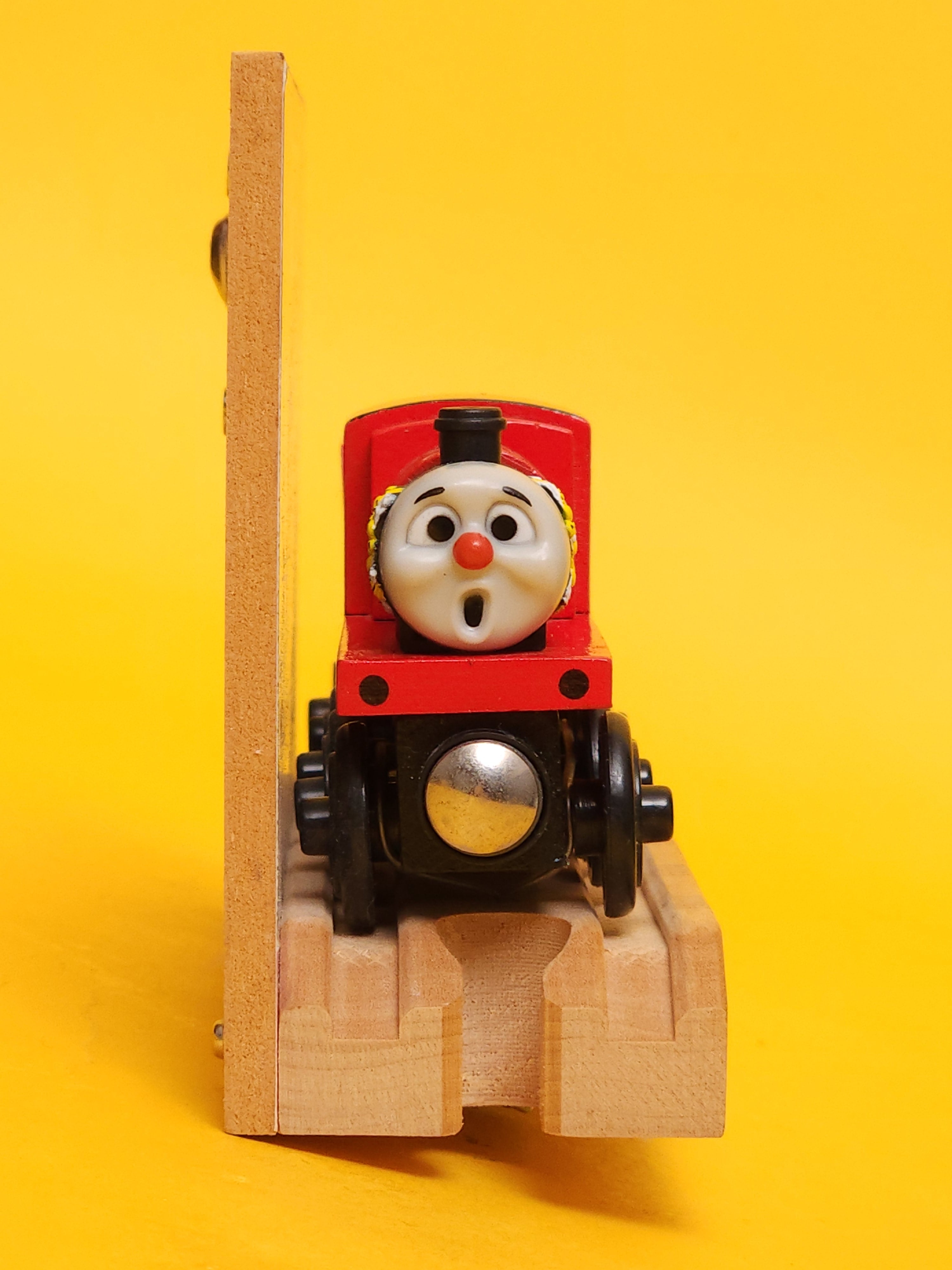 James Goes Buzz Buzz - Limited Edition #2,904 / 7,000 – Thomas & Friends: Wooden Railway